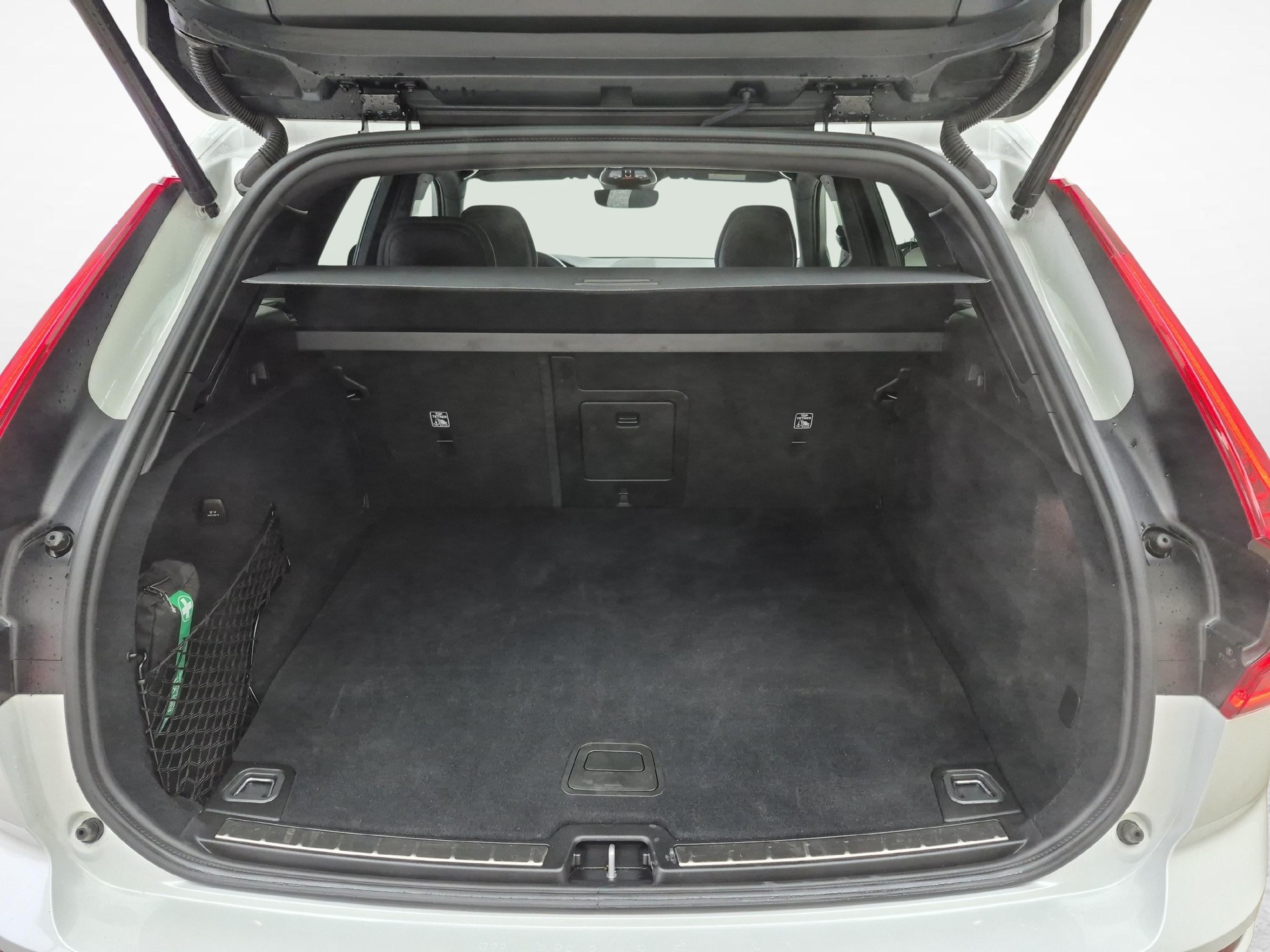 VOLVO XC60 2.0 T6 TE Plus Dark eAWD-image-12