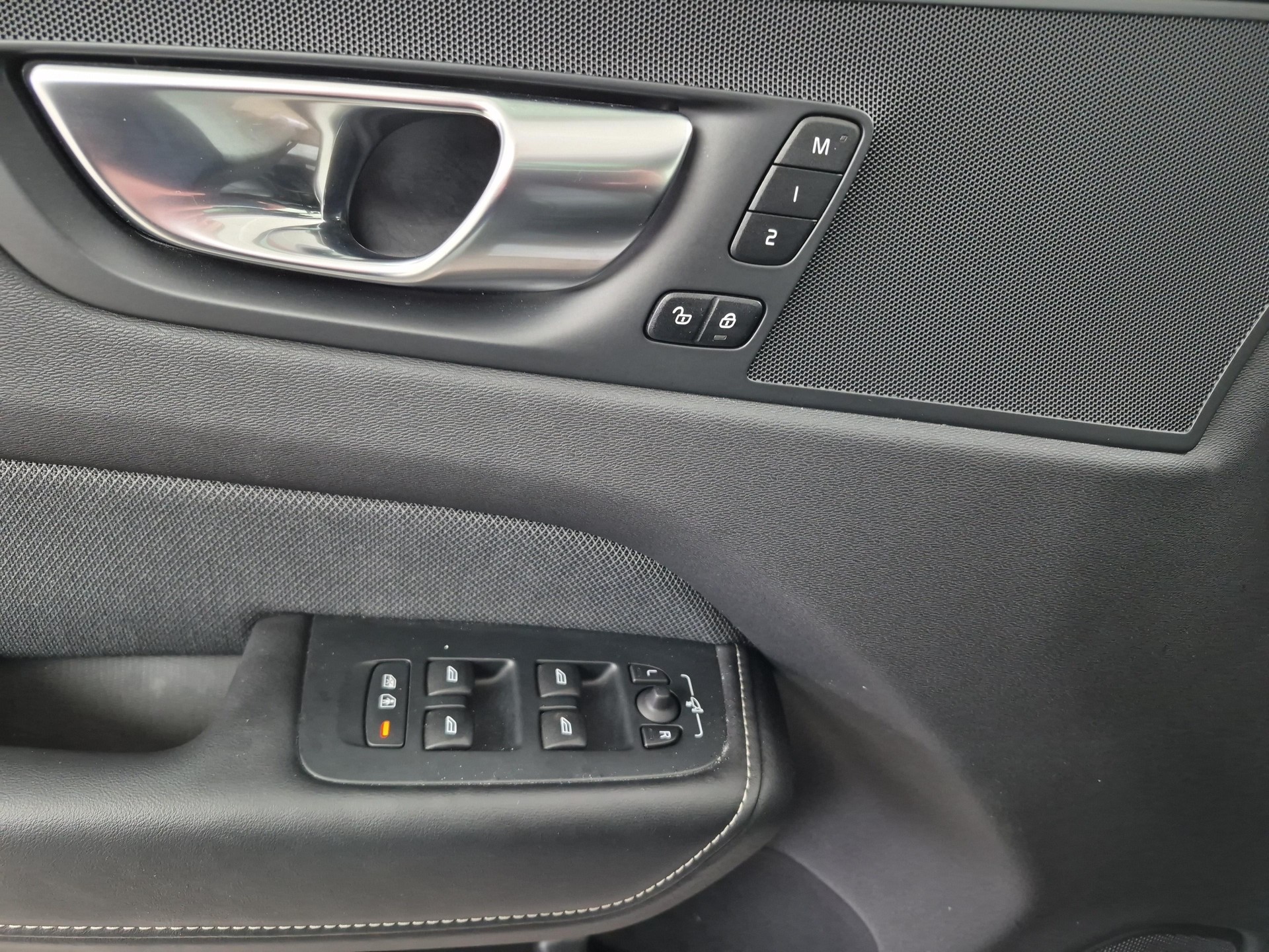 VOLVO XC60 2.0 T6 TE Plus Dark eAWD-image-18