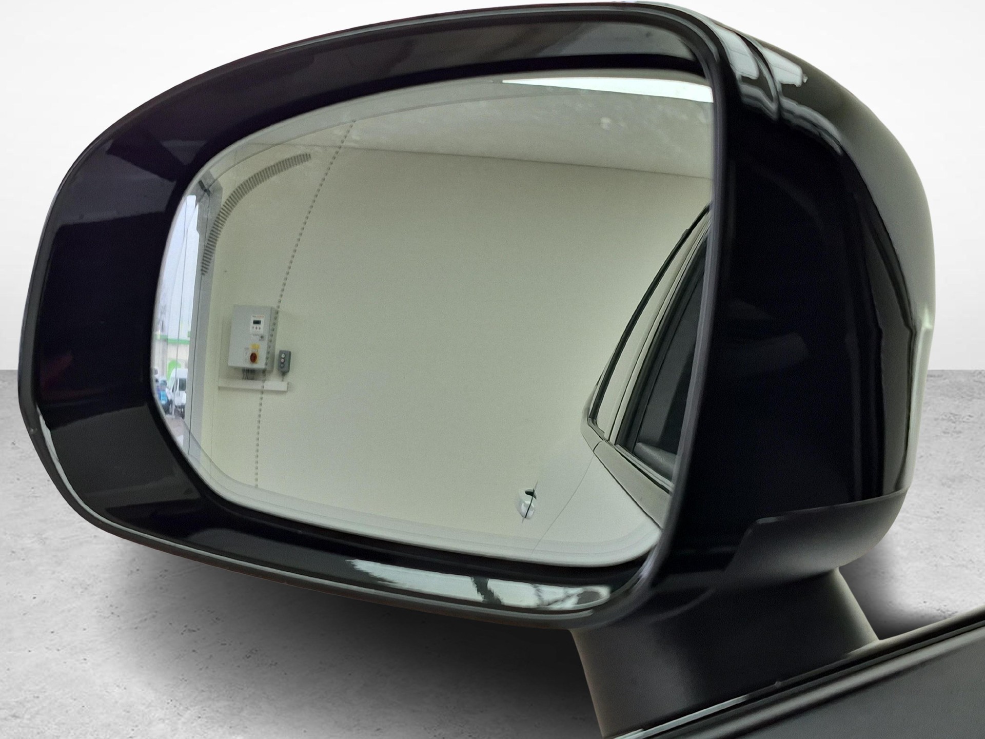 VOLVO XC60 2.0 T6 TE Plus Dark eAWD-image-19