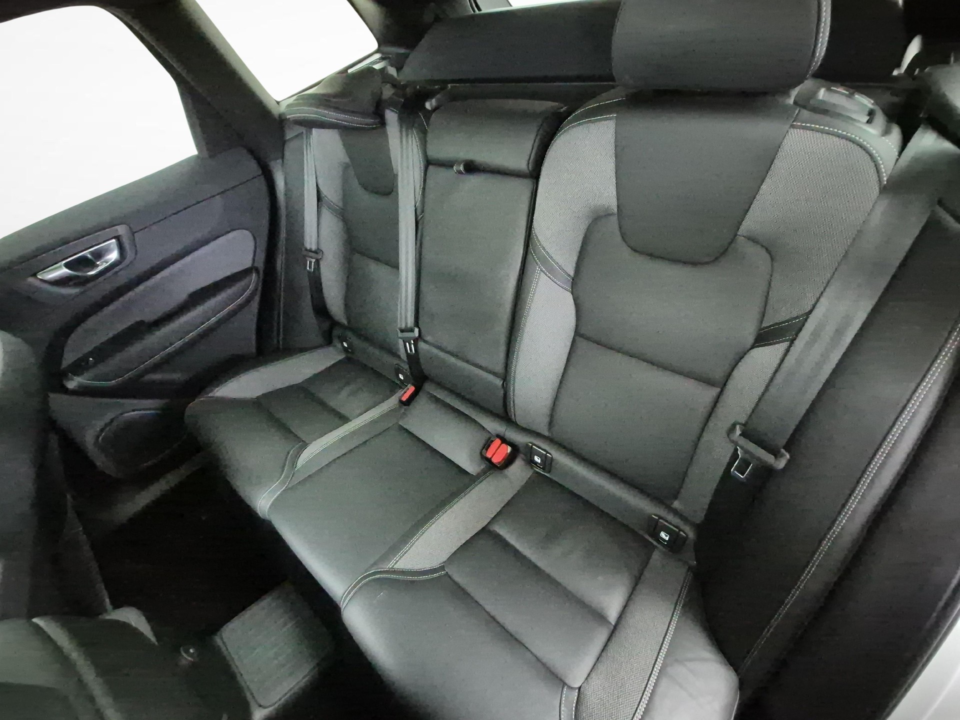VOLVO XC60 2.0 T6 TE Plus Dark eAWD-image-11