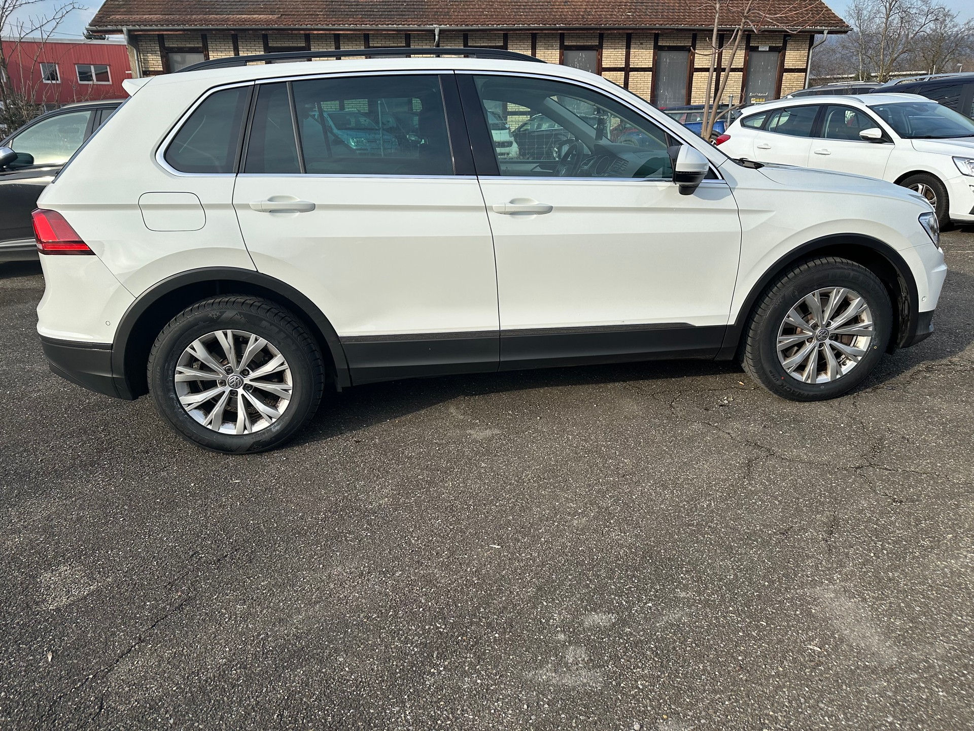 VW Tiguan 2.0 TDI SCR Highline 4Motion DSG-image-2