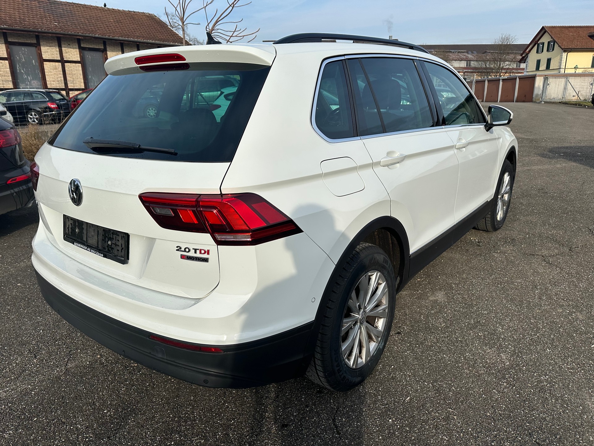 VW Tiguan 2.0 TDI SCR Highline 4Motion DSG-image-3