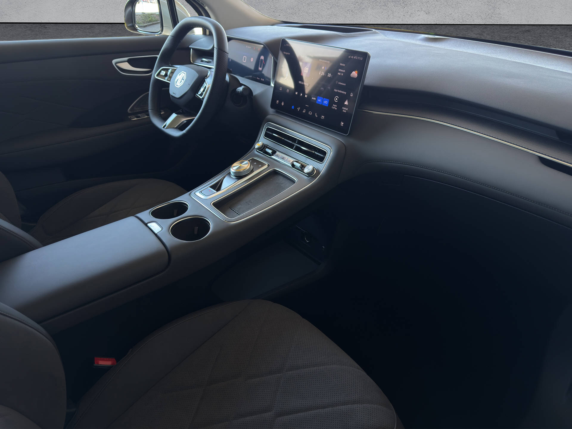 MG S6 EV 77 kWh Luxury 4WD-image-13