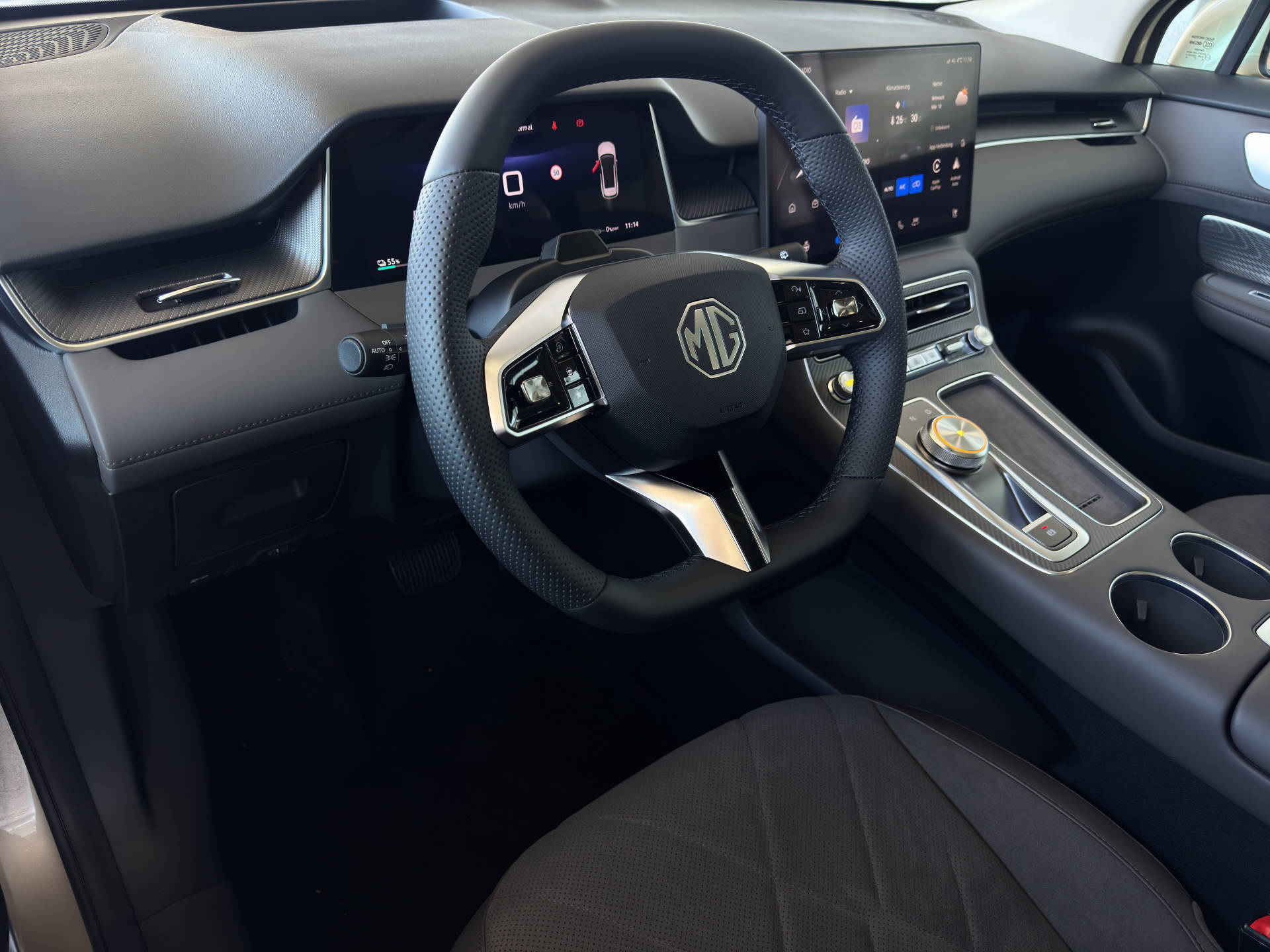 MG S6 EV 77 kWh Luxury 4WD-image-12