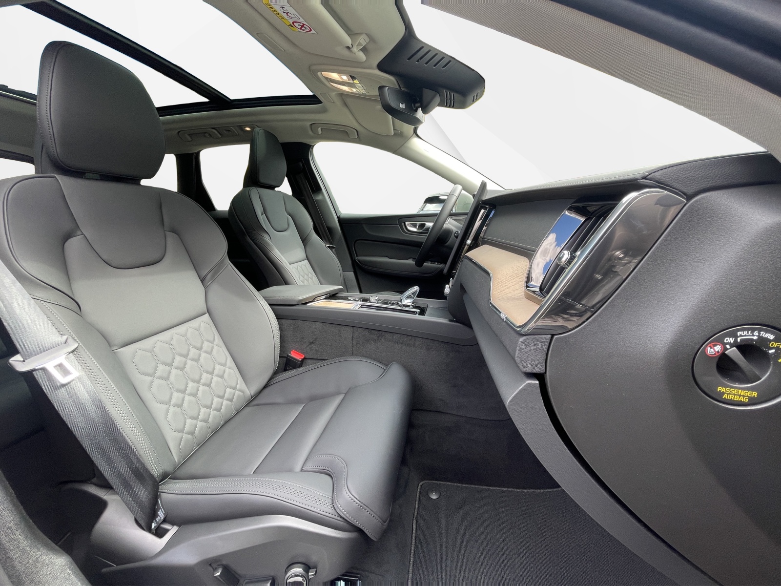 VOLVO XC60 2.0 T6 TE Ultra Bright eAWD-image-16