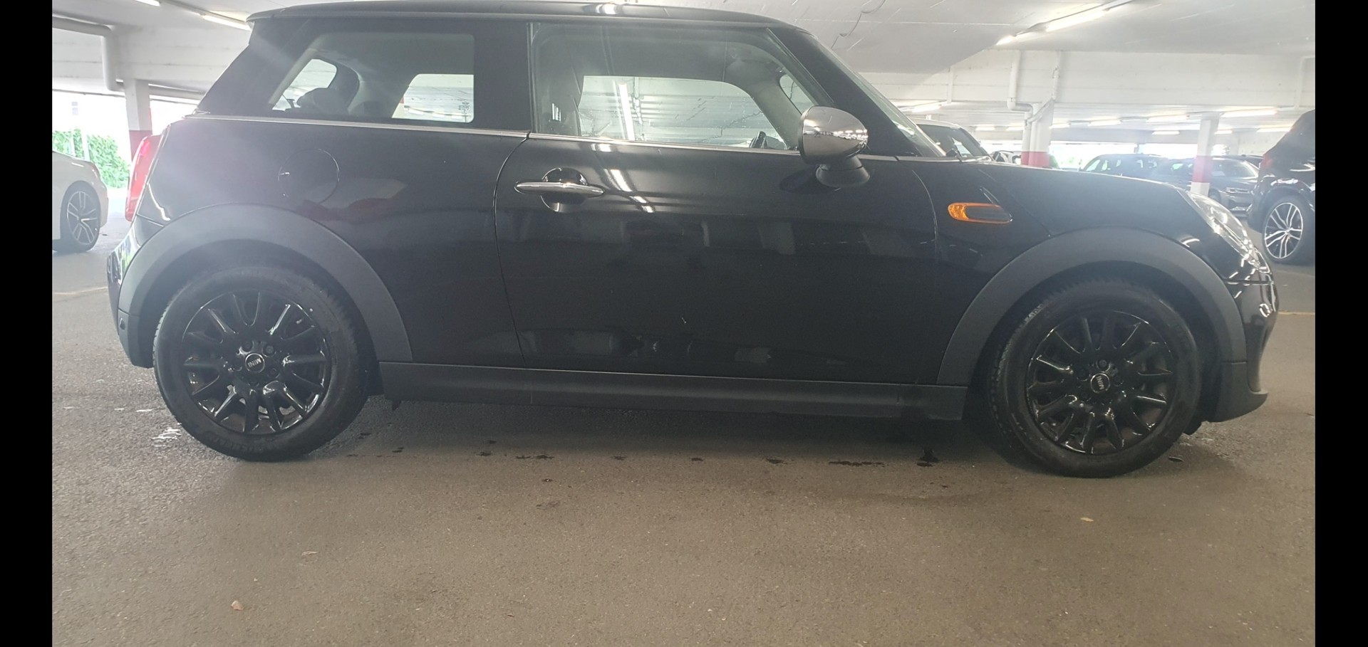 MINI Cooper Classic Edition-image-2