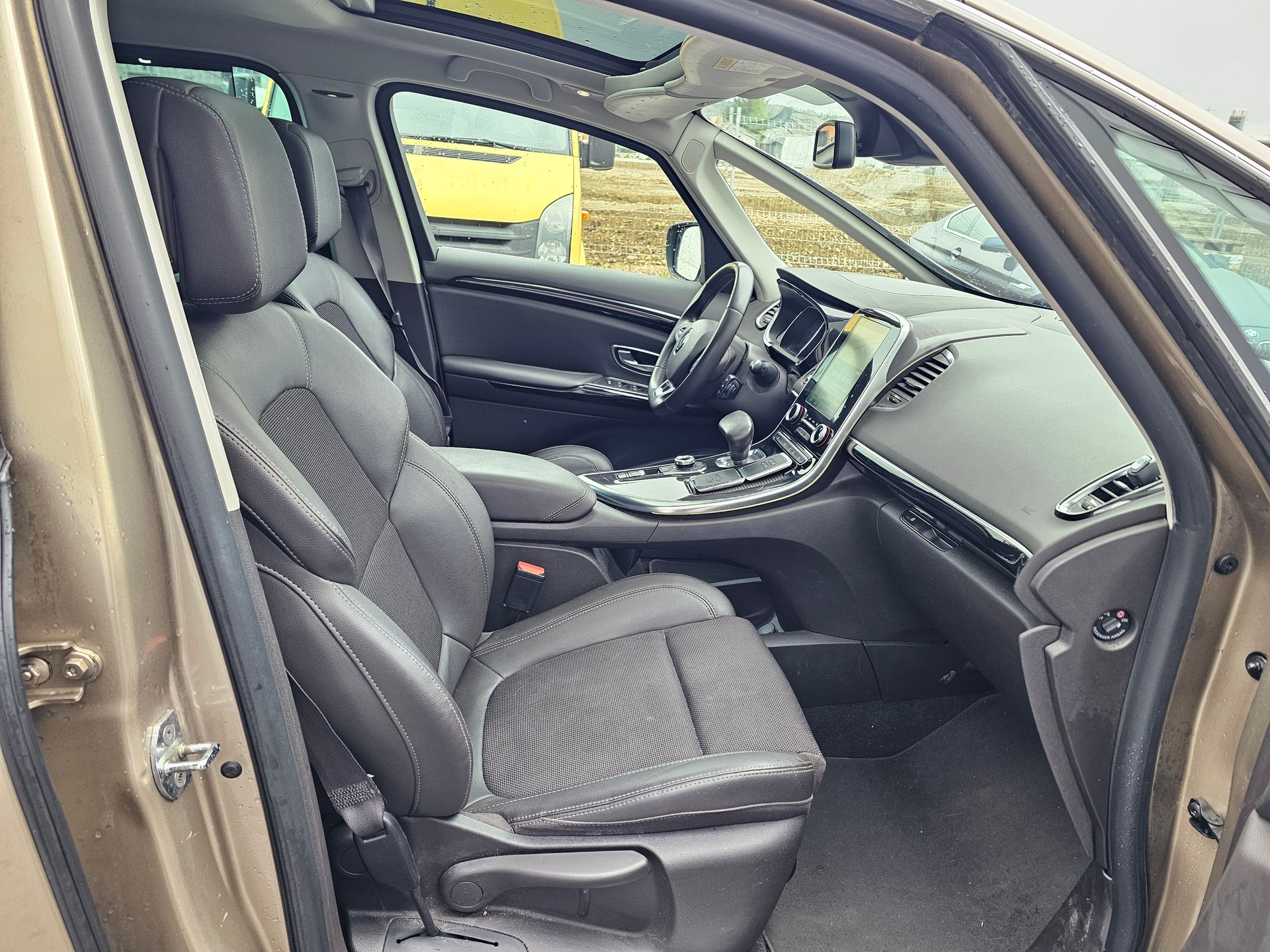 RENAULT Espace 1.6 dCi Intens EDC-image-9