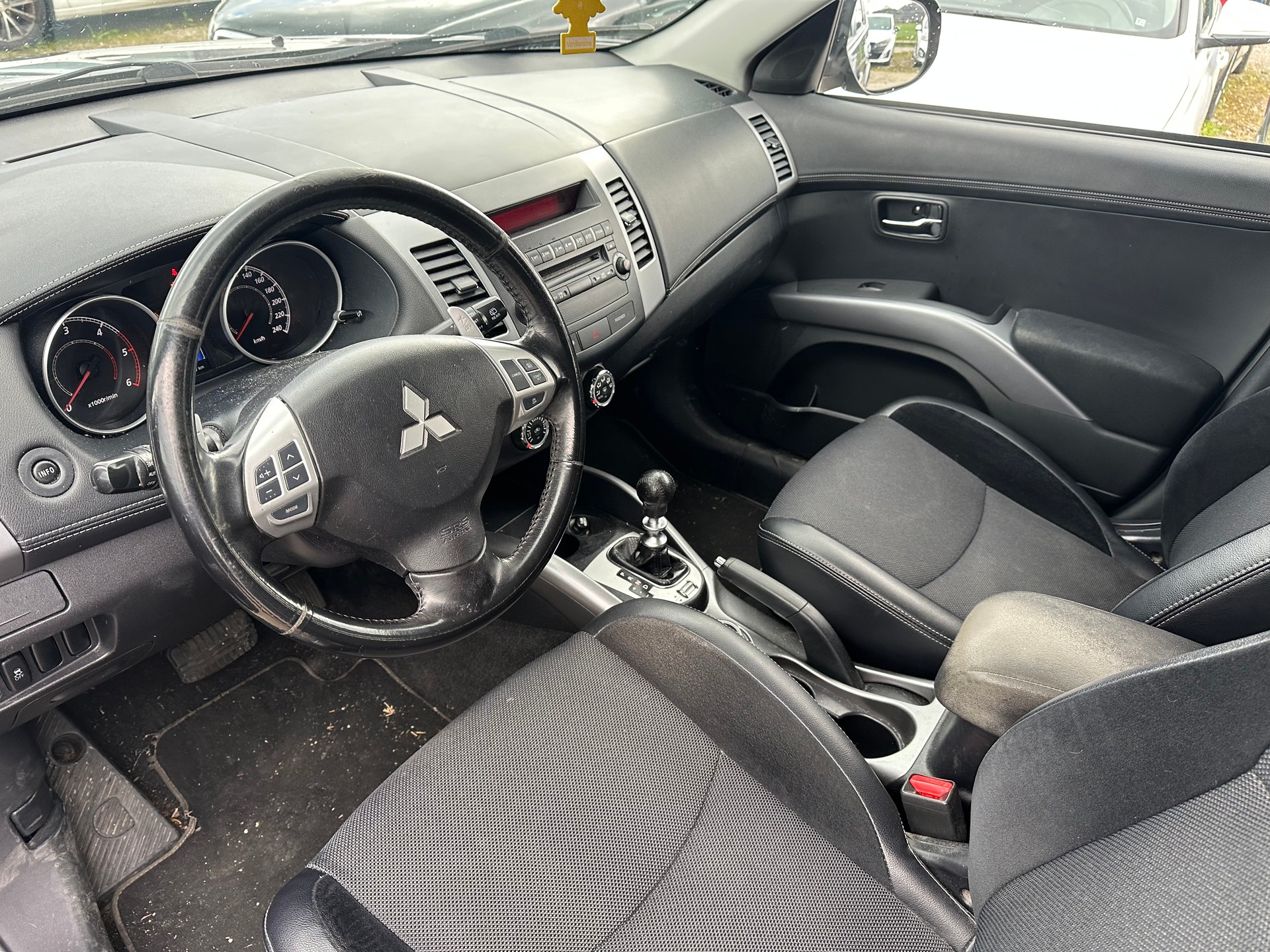 MITSUBISHI Outlander 2.2 DID Invite 4WD TC-SST-image-10