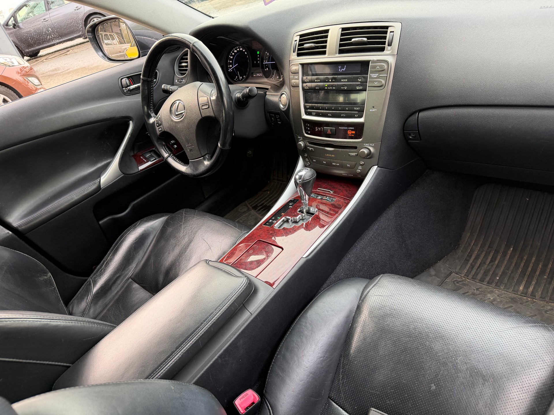 LEXUS IS 250 Sport Automatic-image-3