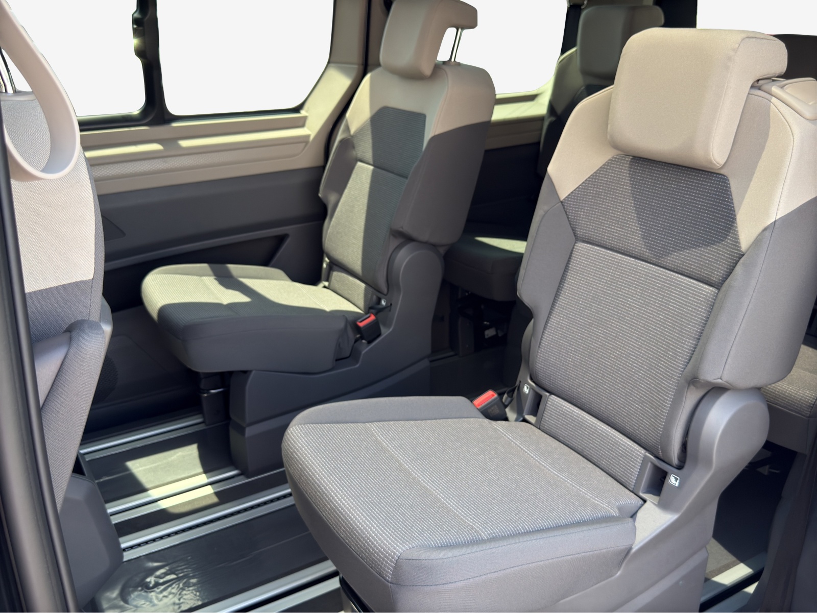 VW Multivan 2.0 TDI Liberty DSG-image-11