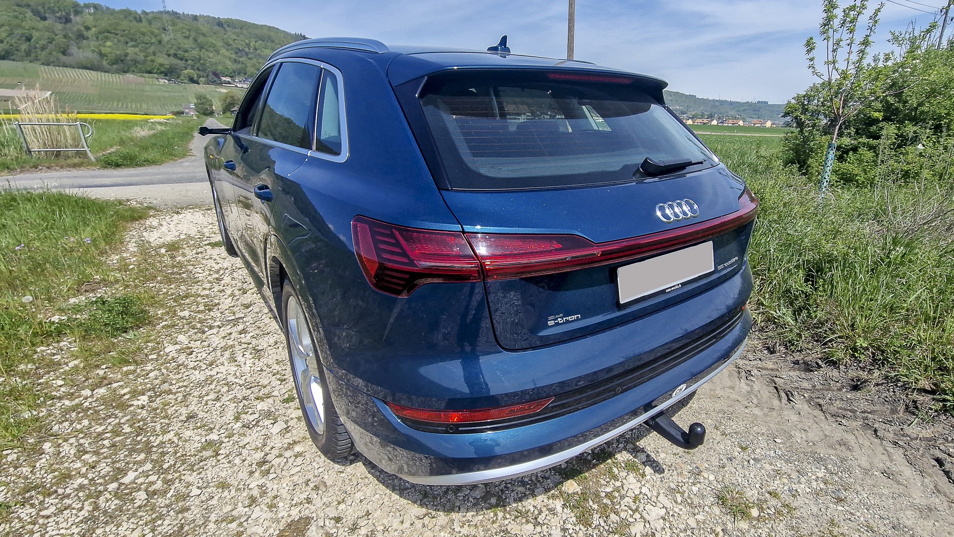 AUDI e-tron 55 Advanced quattro-image-1