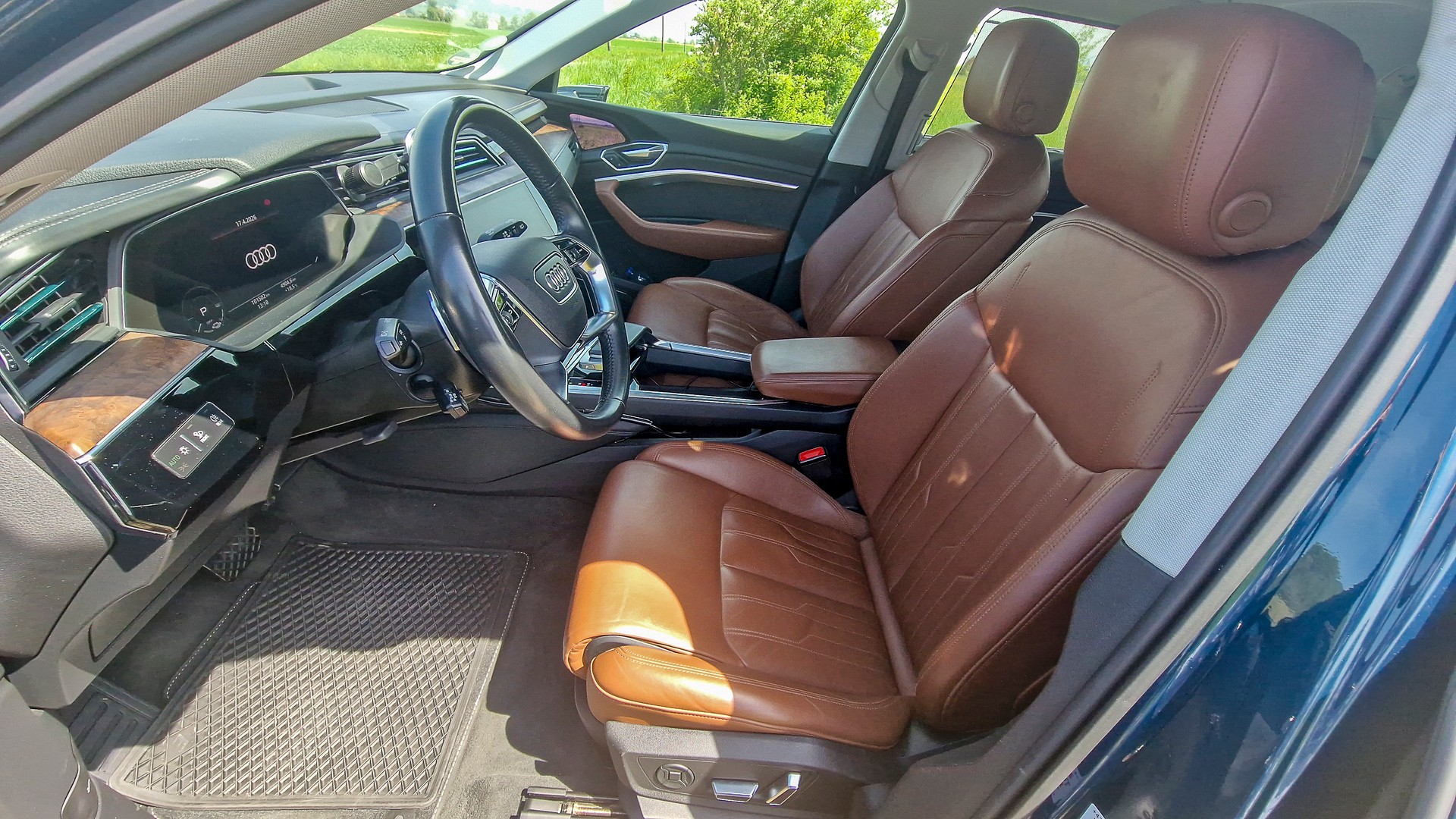 AUDI e-tron 55 Advanced quattro-image-4