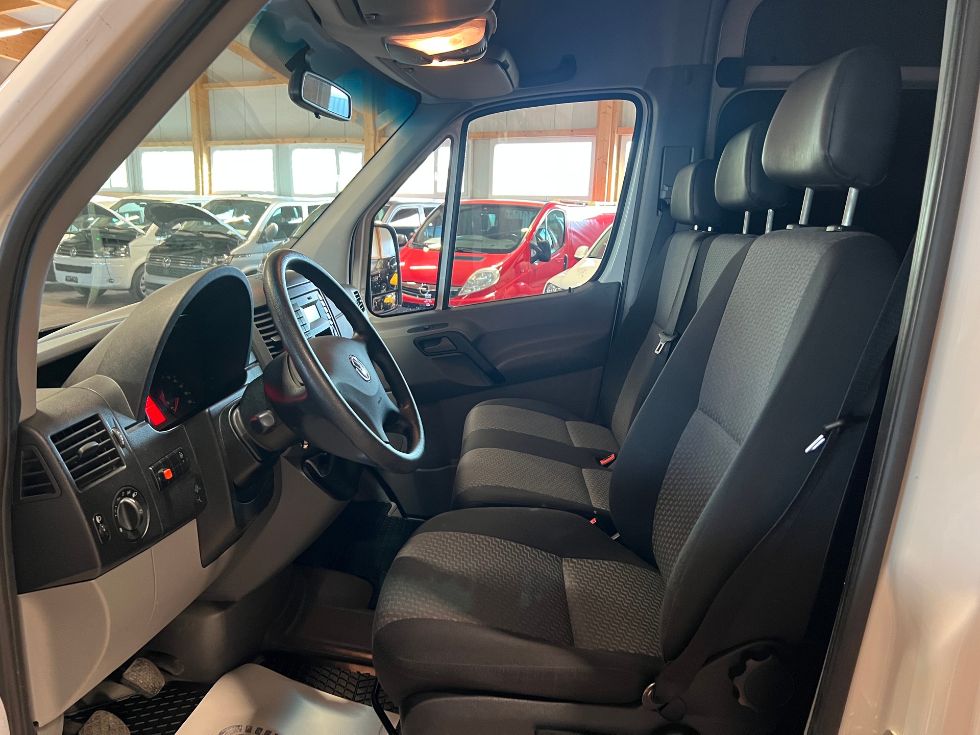 VW Crafter 35 2.0 TDI CR Entry-image-8