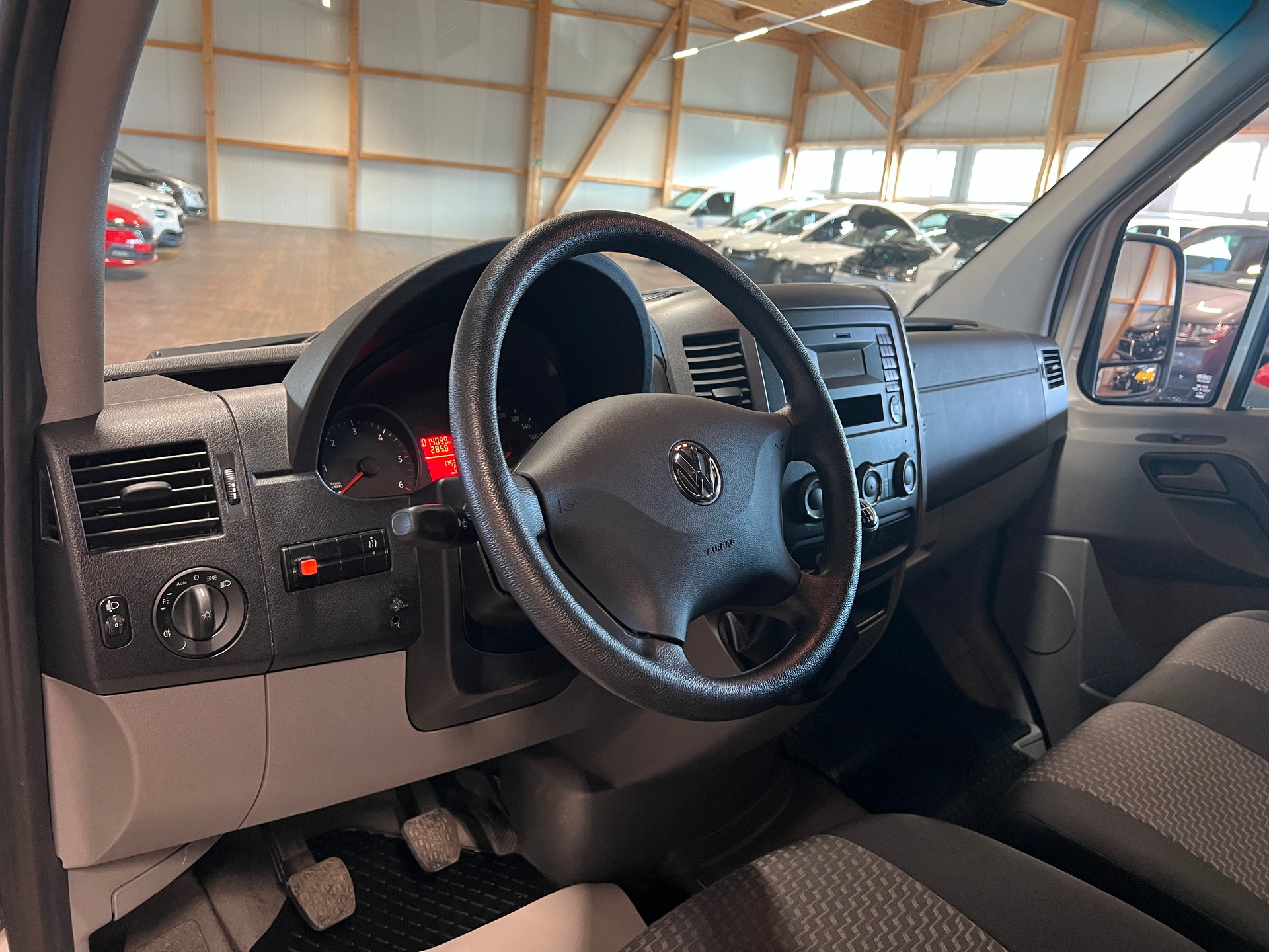 VW Crafter 35 2.0 TDI CR Entry-image-9