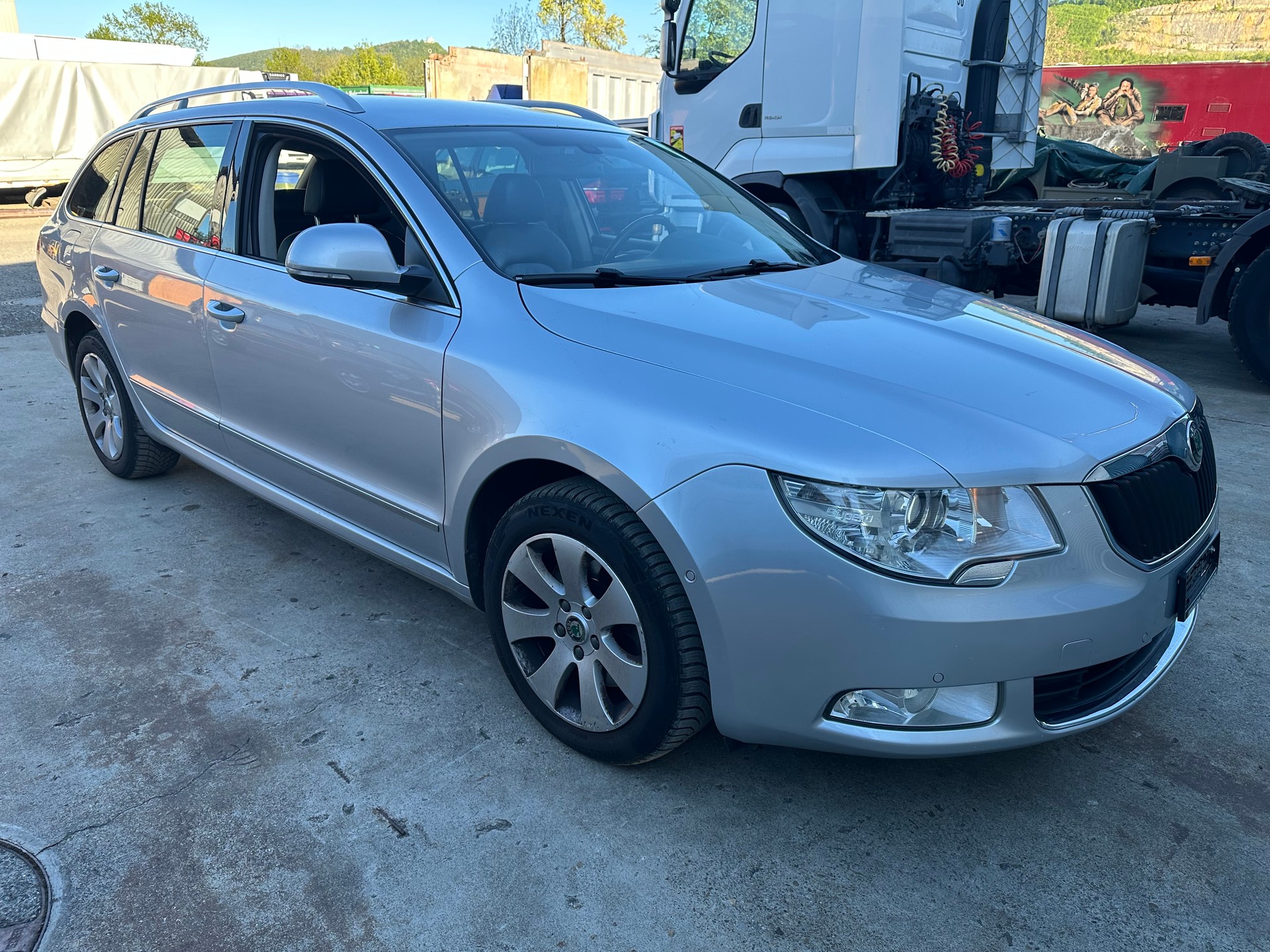 SKODA Superb Combi 1.8 TSI Comfort DSG-image-1