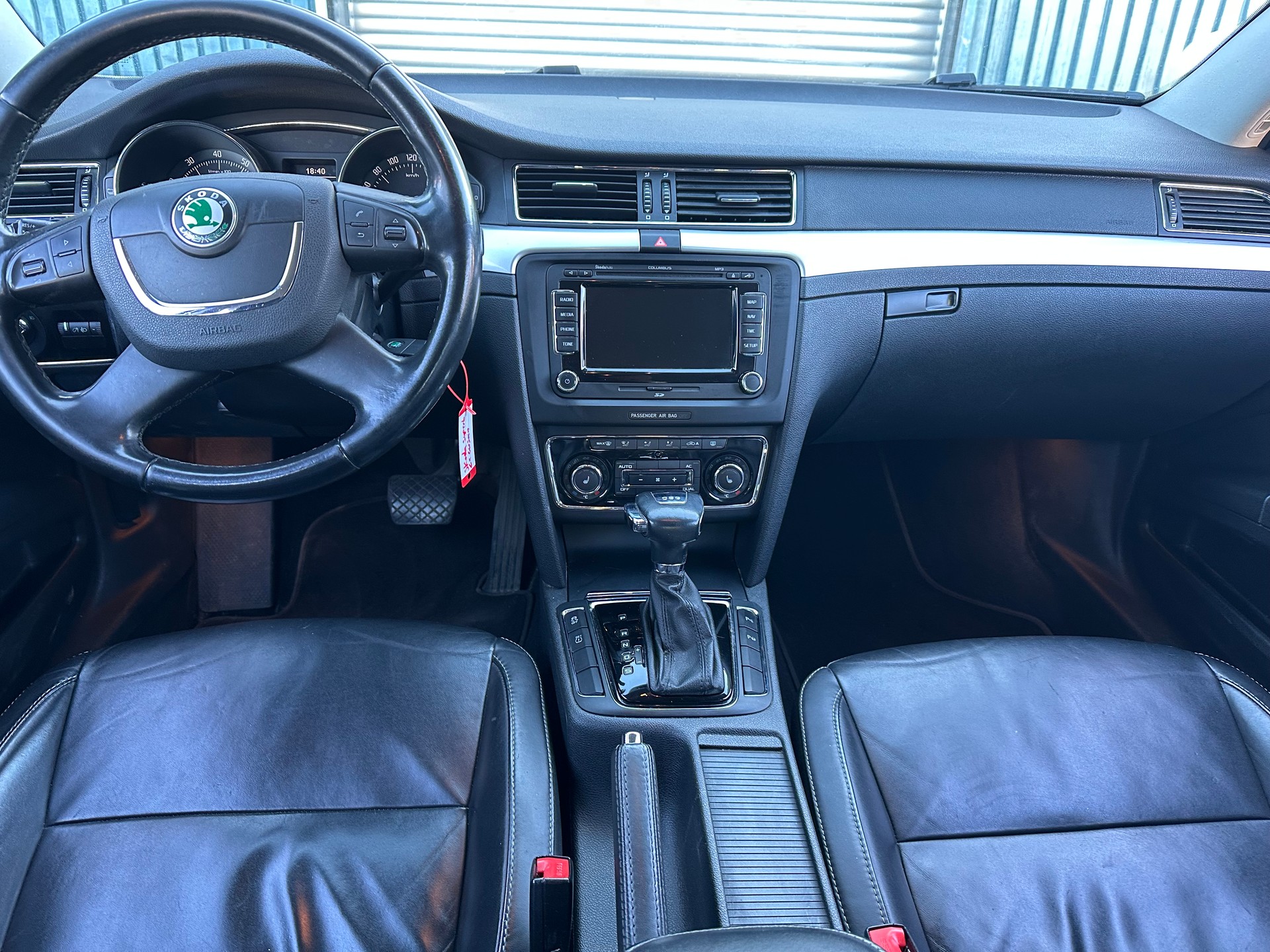 SKODA Superb Combi 1.8 TSI Comfort DSG-image-5
