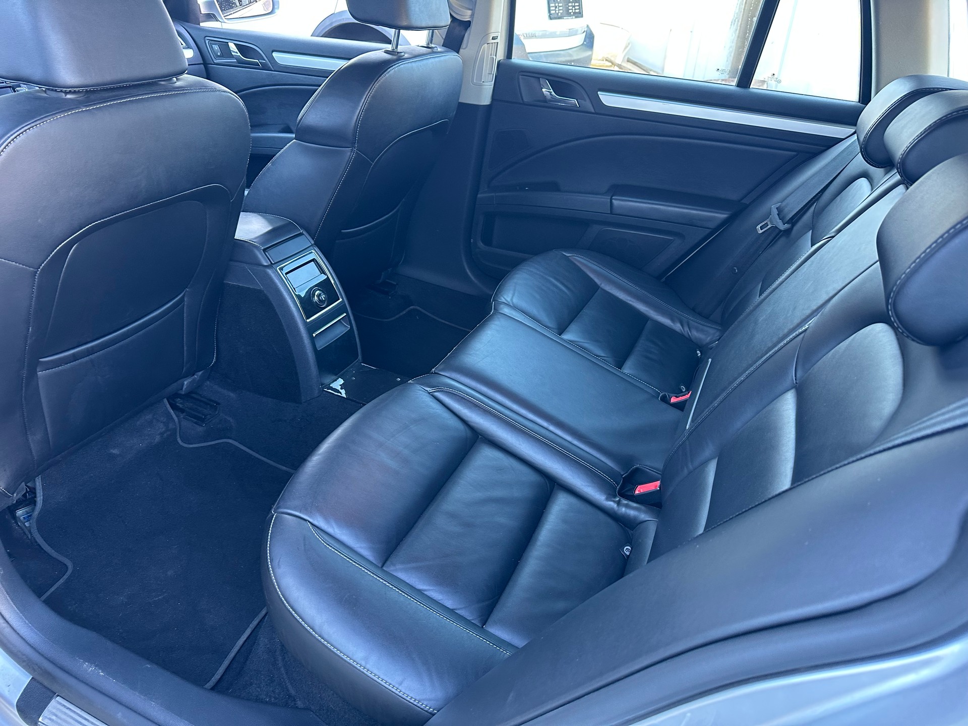 SKODA Superb Combi 1.8 TSI Comfort DSG-image-4