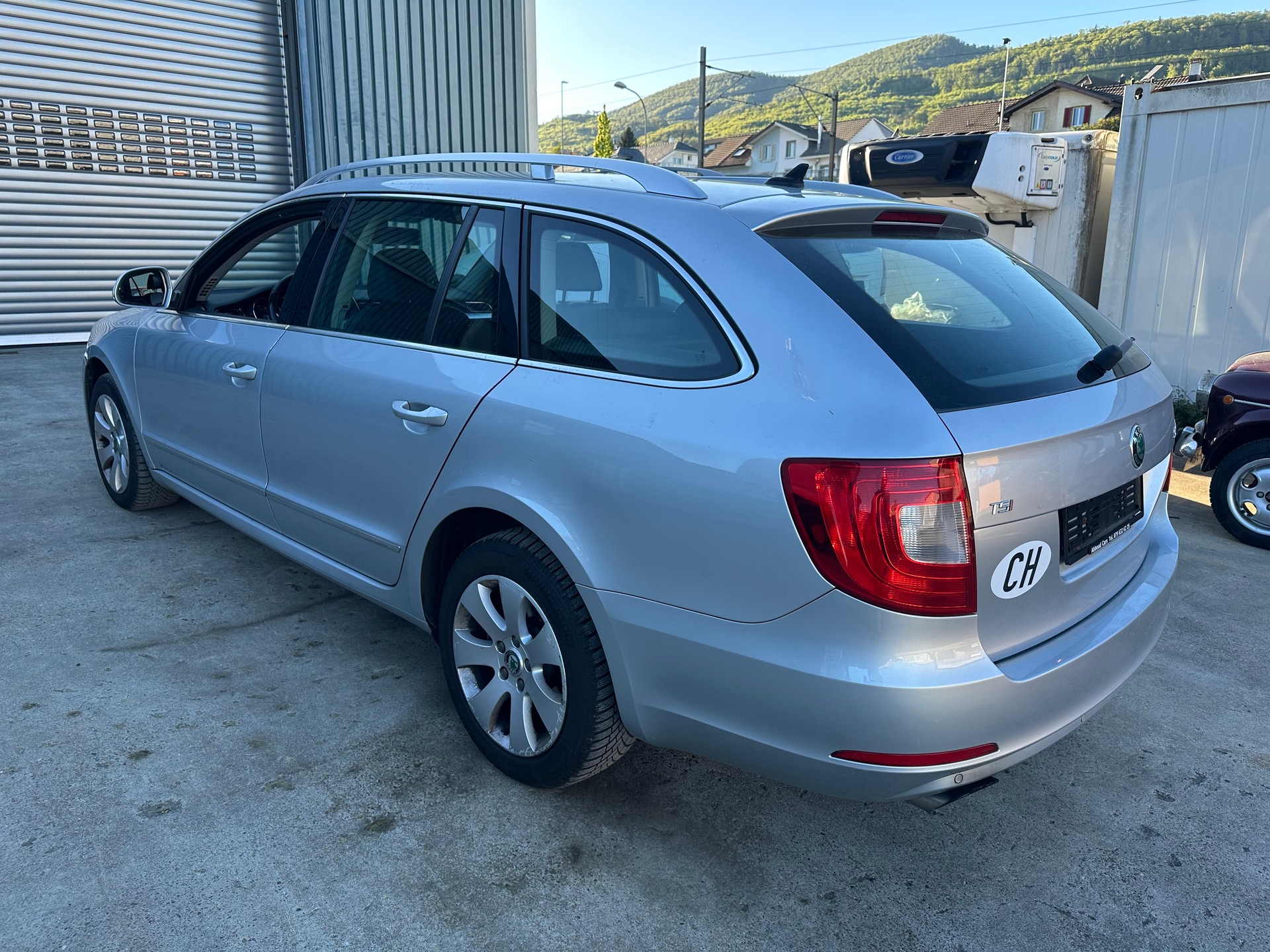 SKODA Superb Combi 1.8 TSI Comfort DSG-image-3
