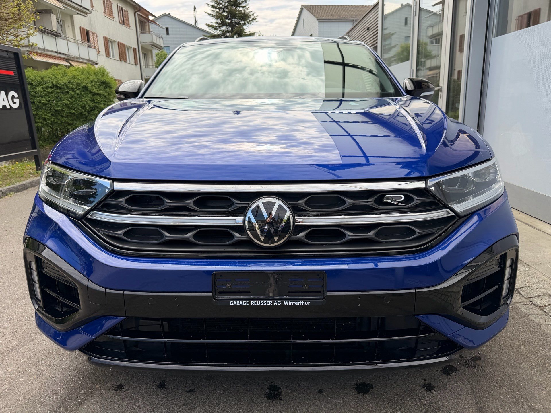 VW T-Roc R 4MOTION BLACK STYLE *** PANORAMAGLASDACH & VIELES MEHR ***-image-1