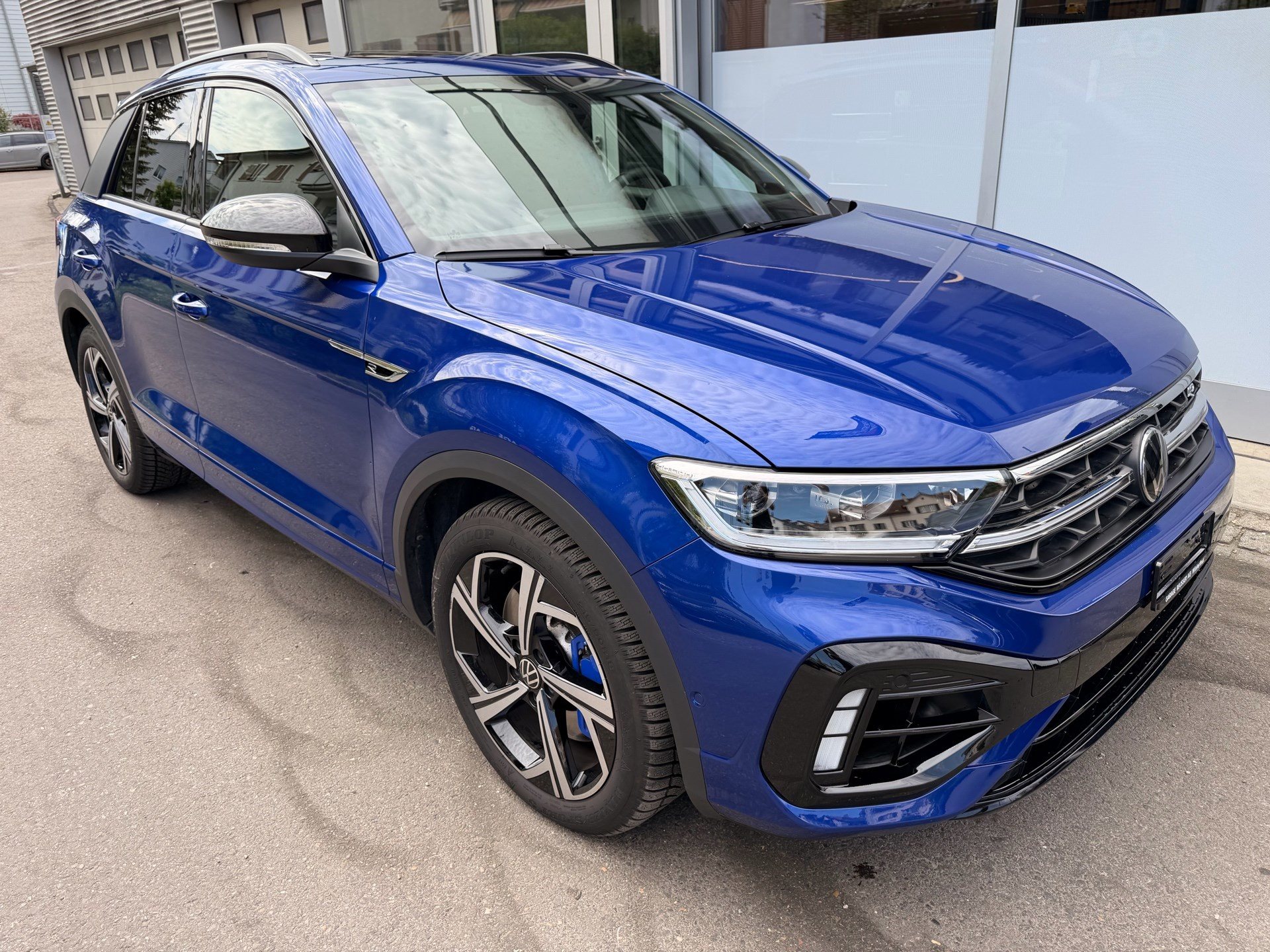 VW T-Roc R 4MOTION BLACK STYLE *** PANORAMAGLASDACH & VIELES MEHR ***-image-2