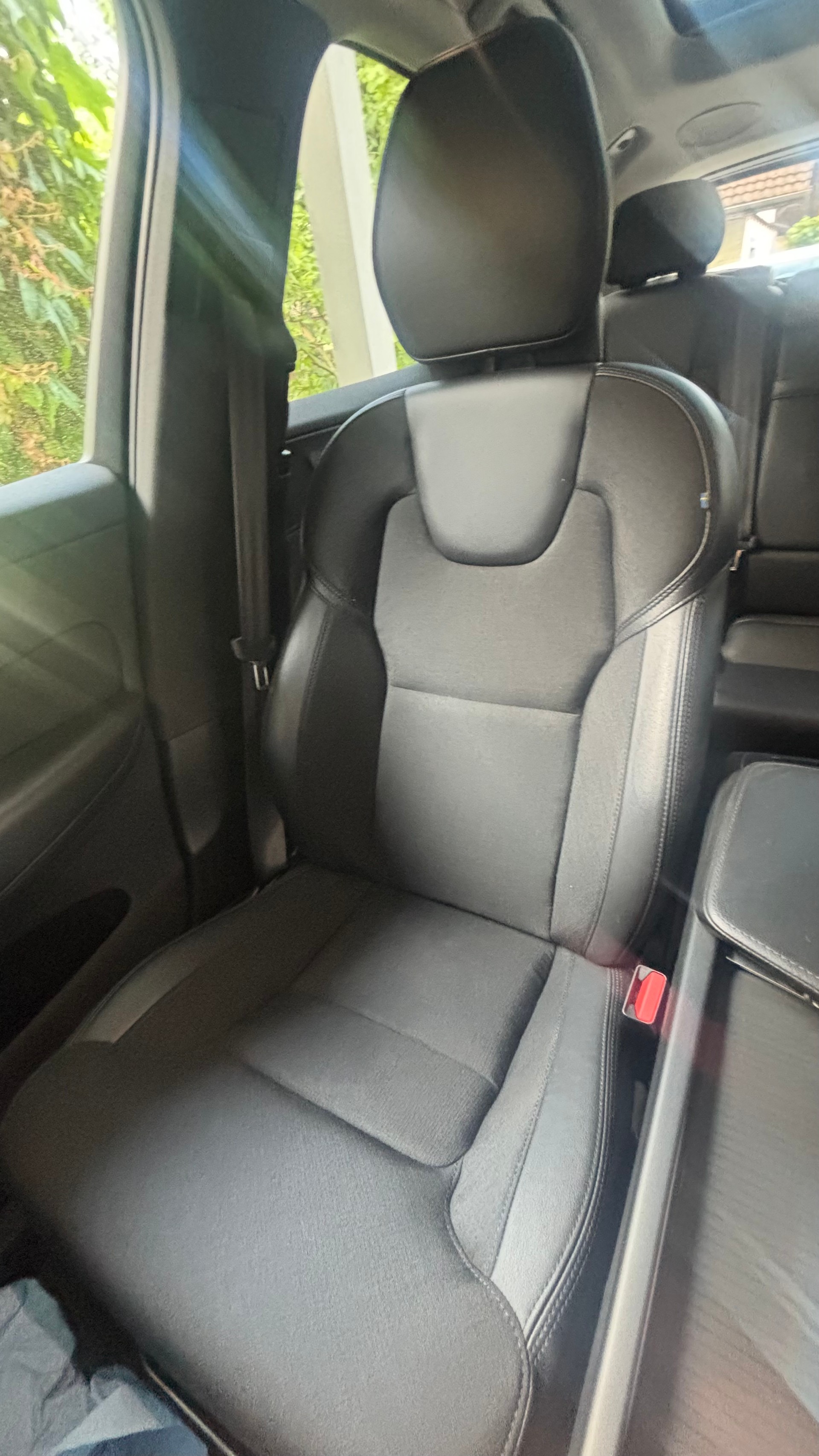 VOLVO XC60 2.0 T8 eAWD-image-9