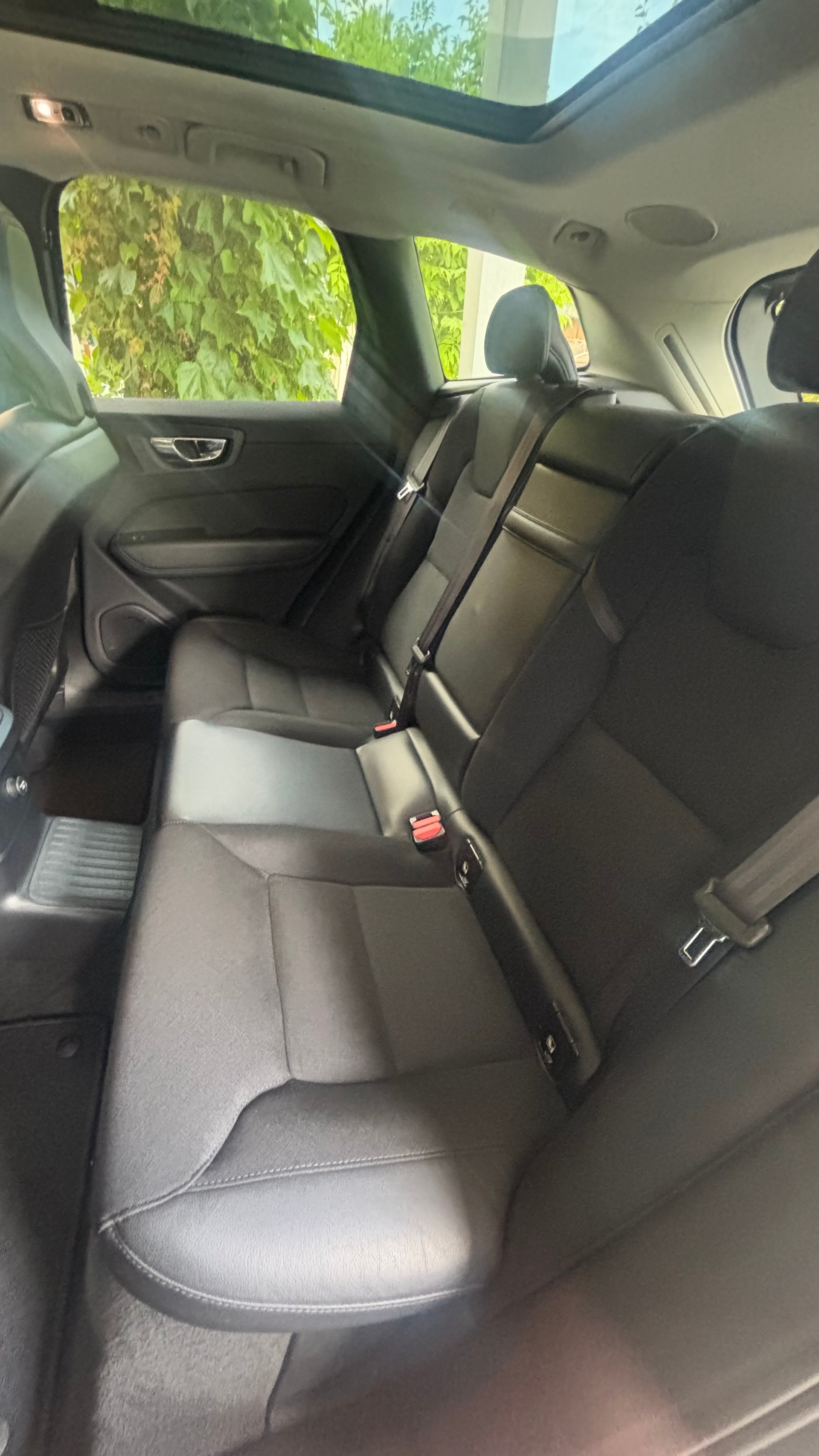 VOLVO XC60 2.0 T8 eAWD-image-10