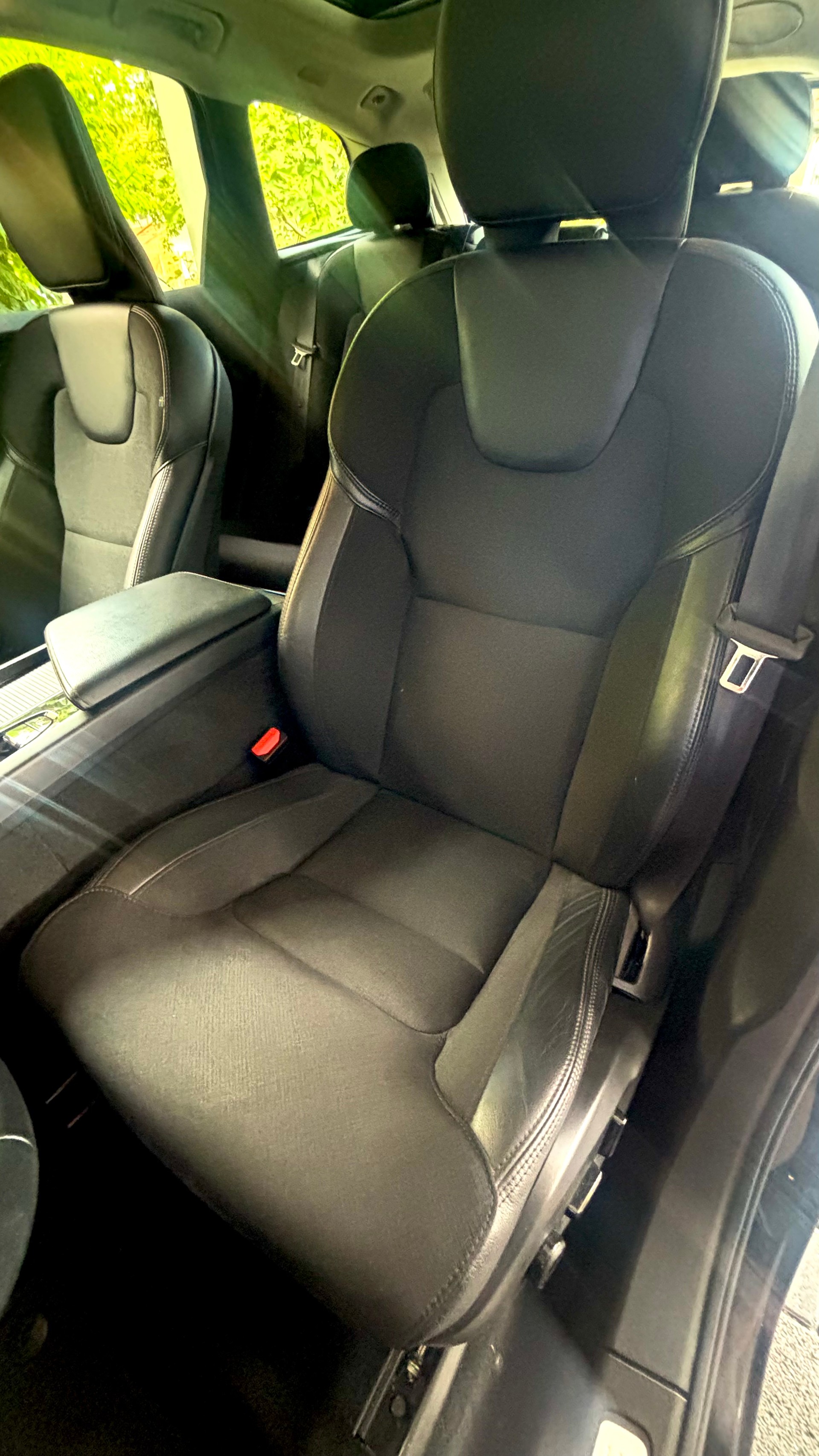 VOLVO XC60 2.0 T8 eAWD-image-8
