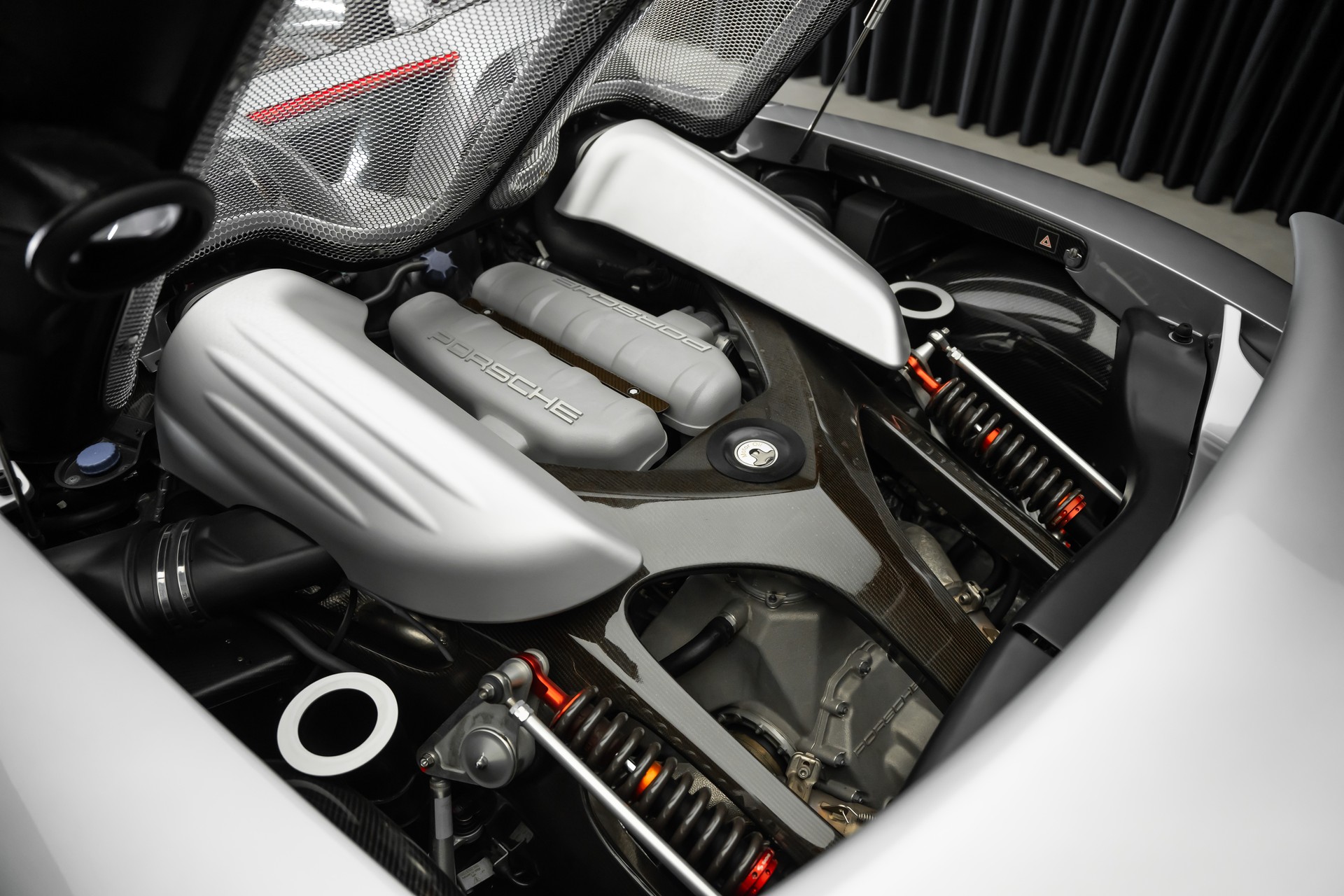 PORSCHE Carrera GT-image-10