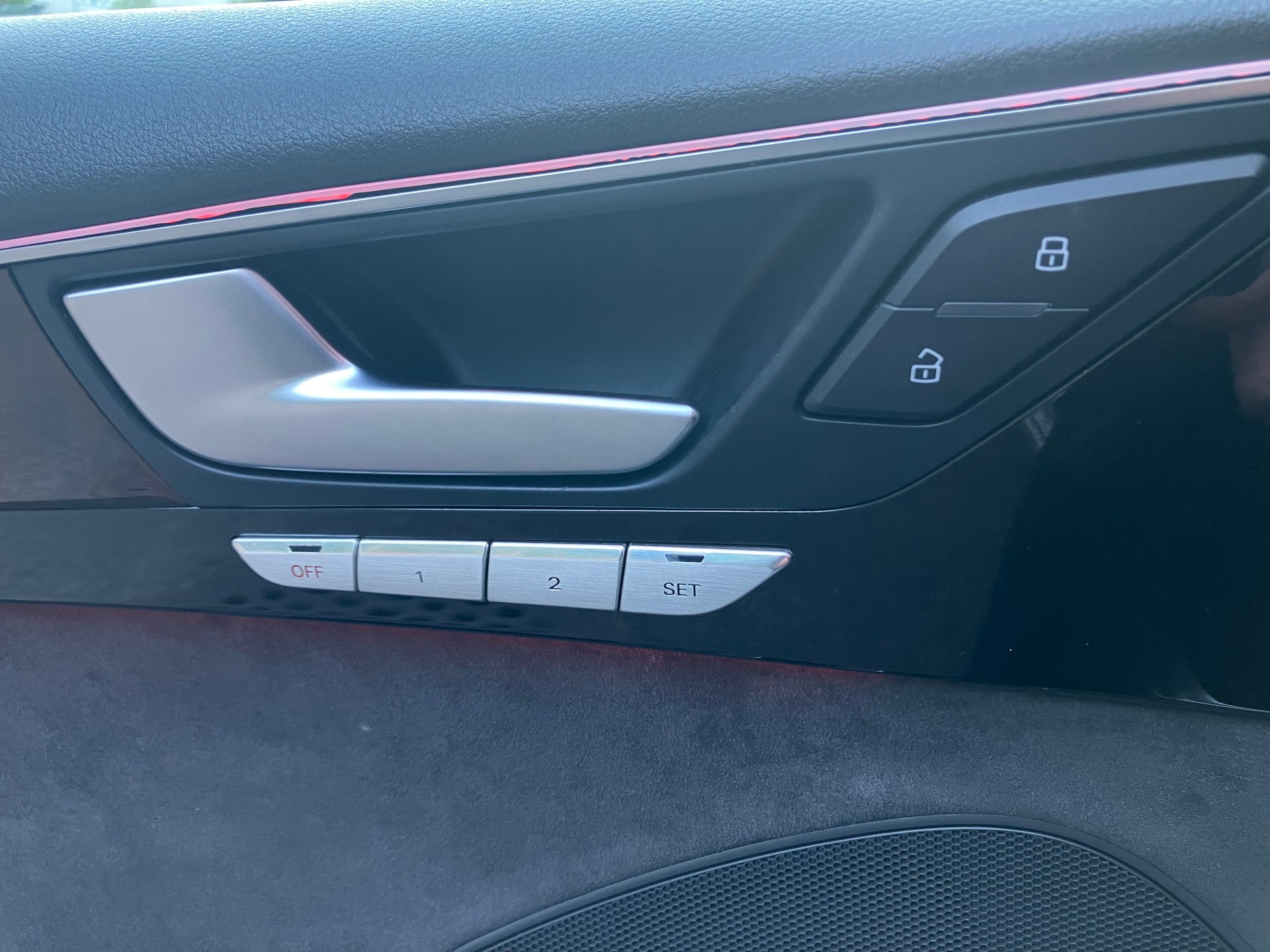 AUDI A8 3.0 TDI quattro tiptronic-image-12