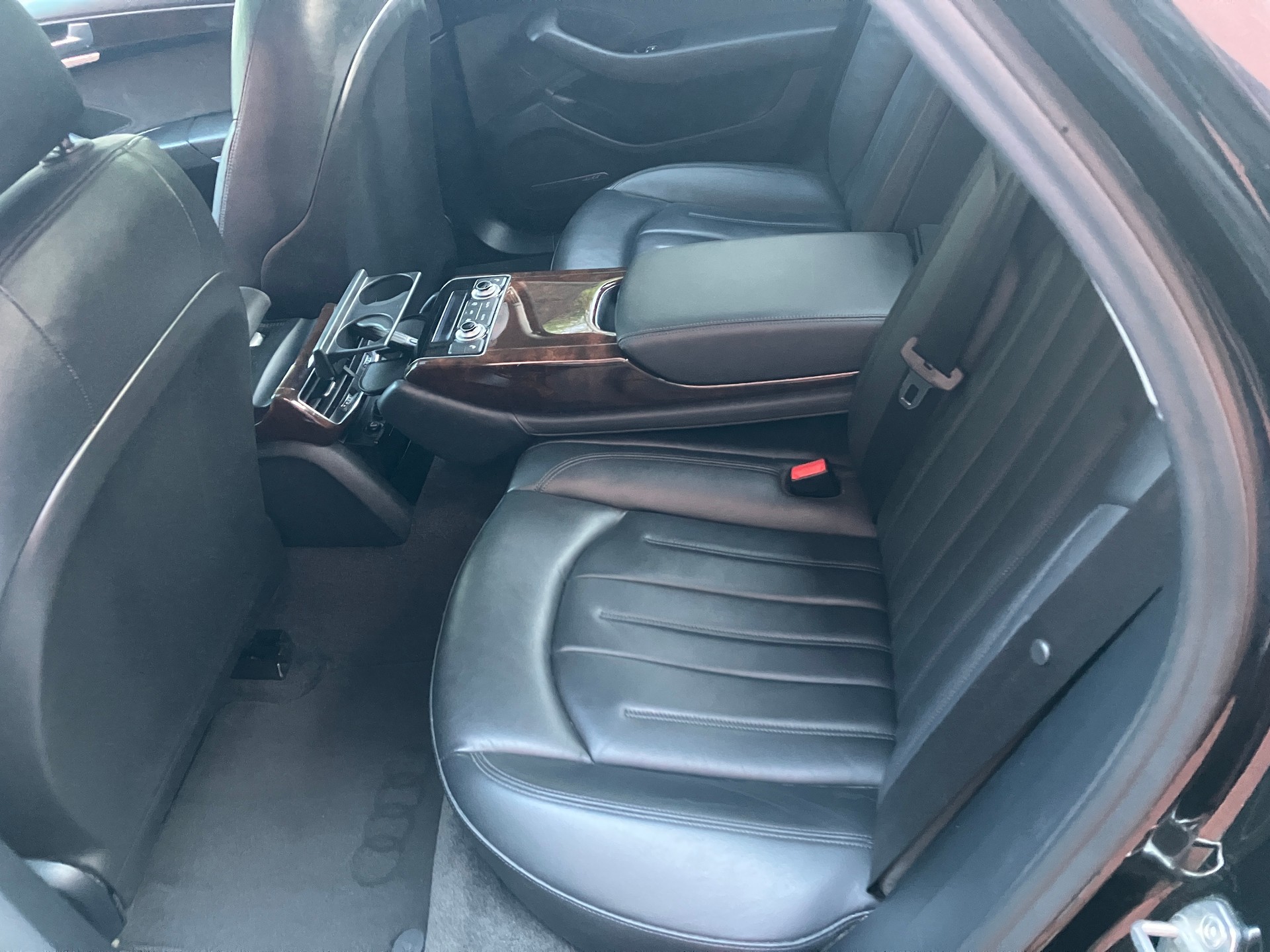 AUDI A8 3.0 TDI quattro tiptronic-image-11