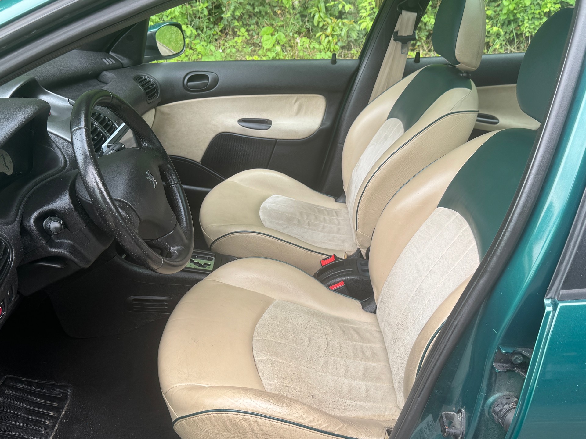 PEUGEOT 206 1.6 16V (XT) Premium-image-9