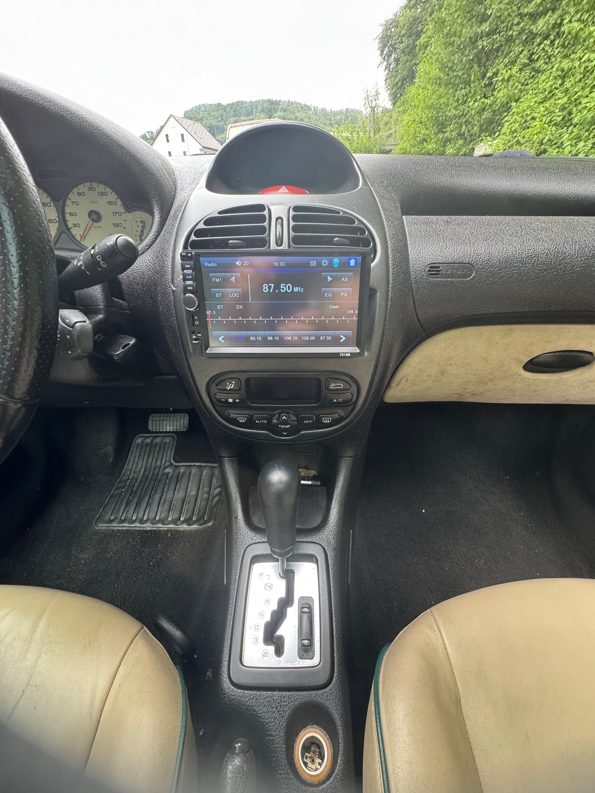 PEUGEOT 206 1.6 16V (XT) Premium-image-13