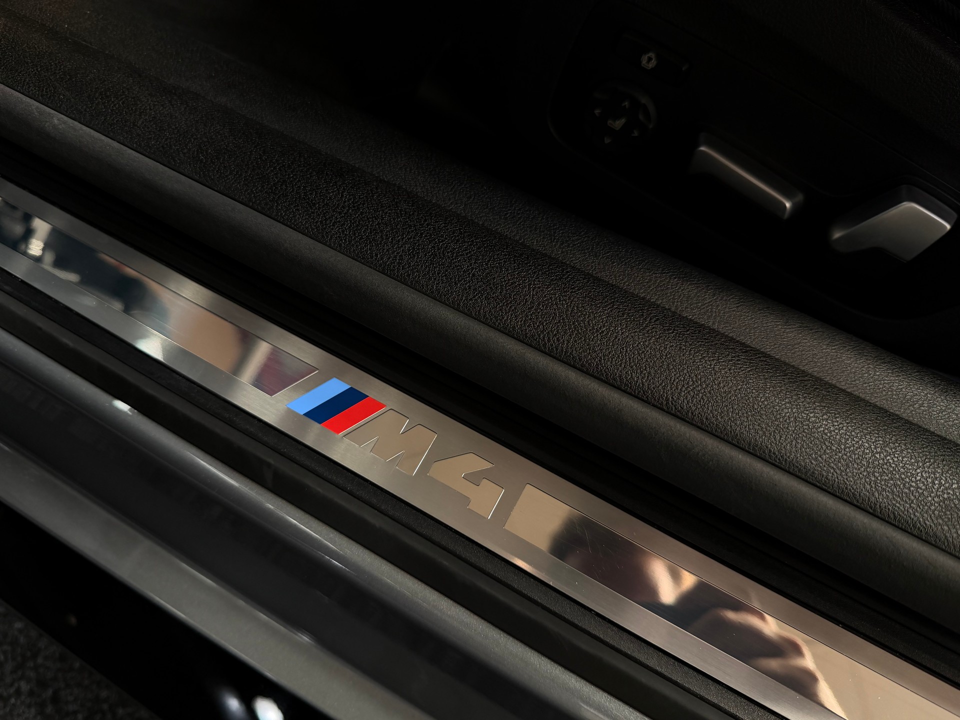 BMW M4 Cabrio Competition M xDrive-image-38