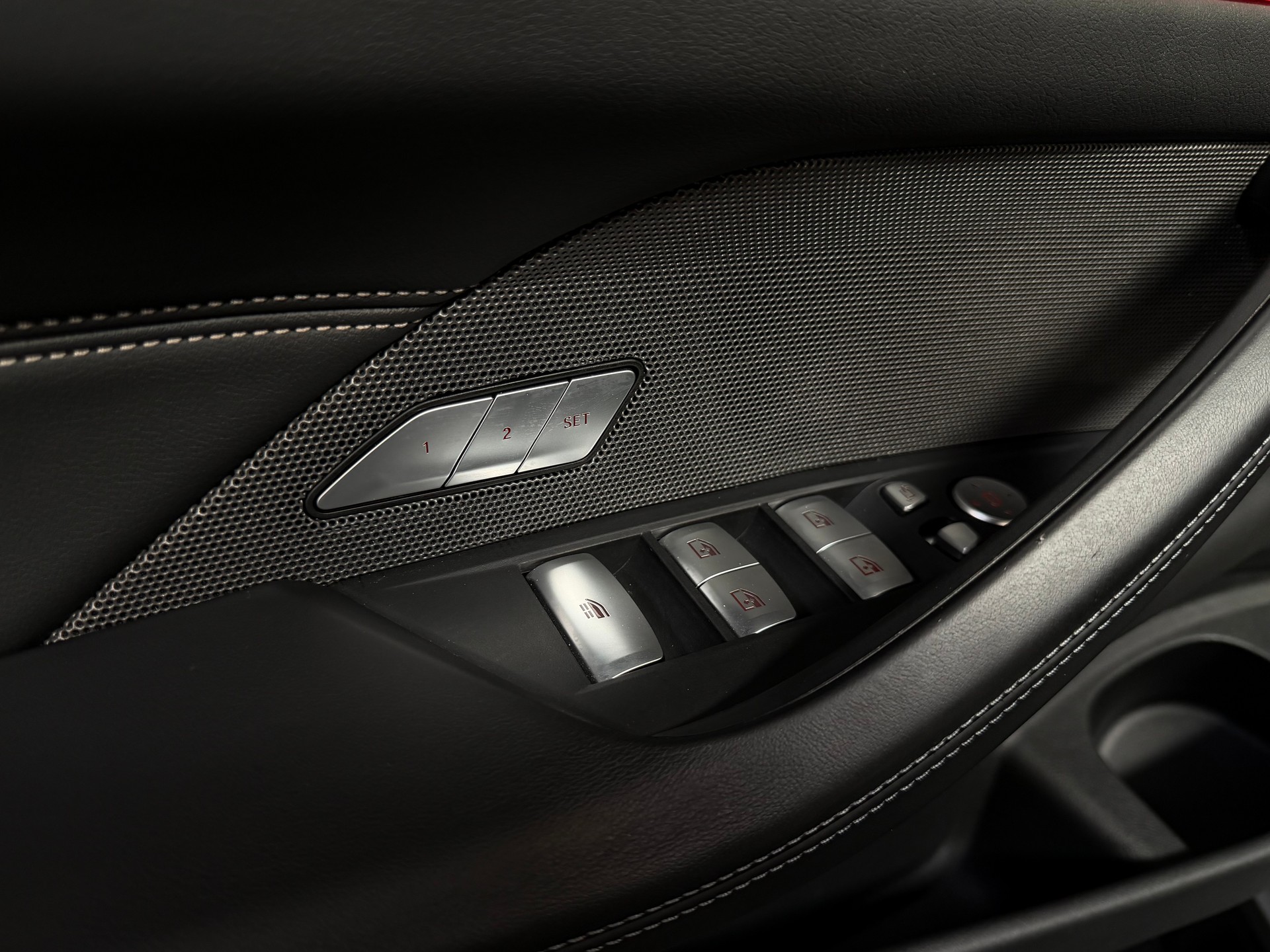 BMW M4 Cabrio Competition M xDrive-image-36