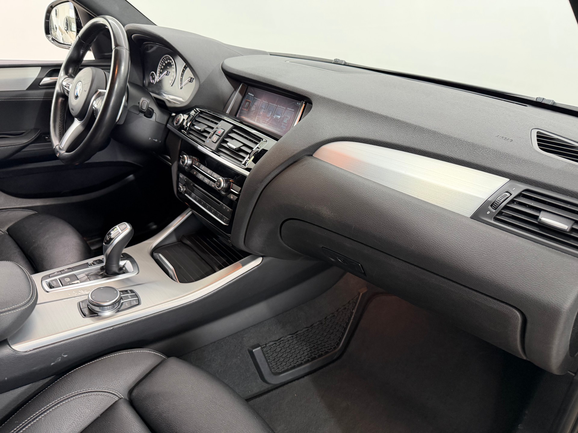 BMW X4 F26 M40i-image-14