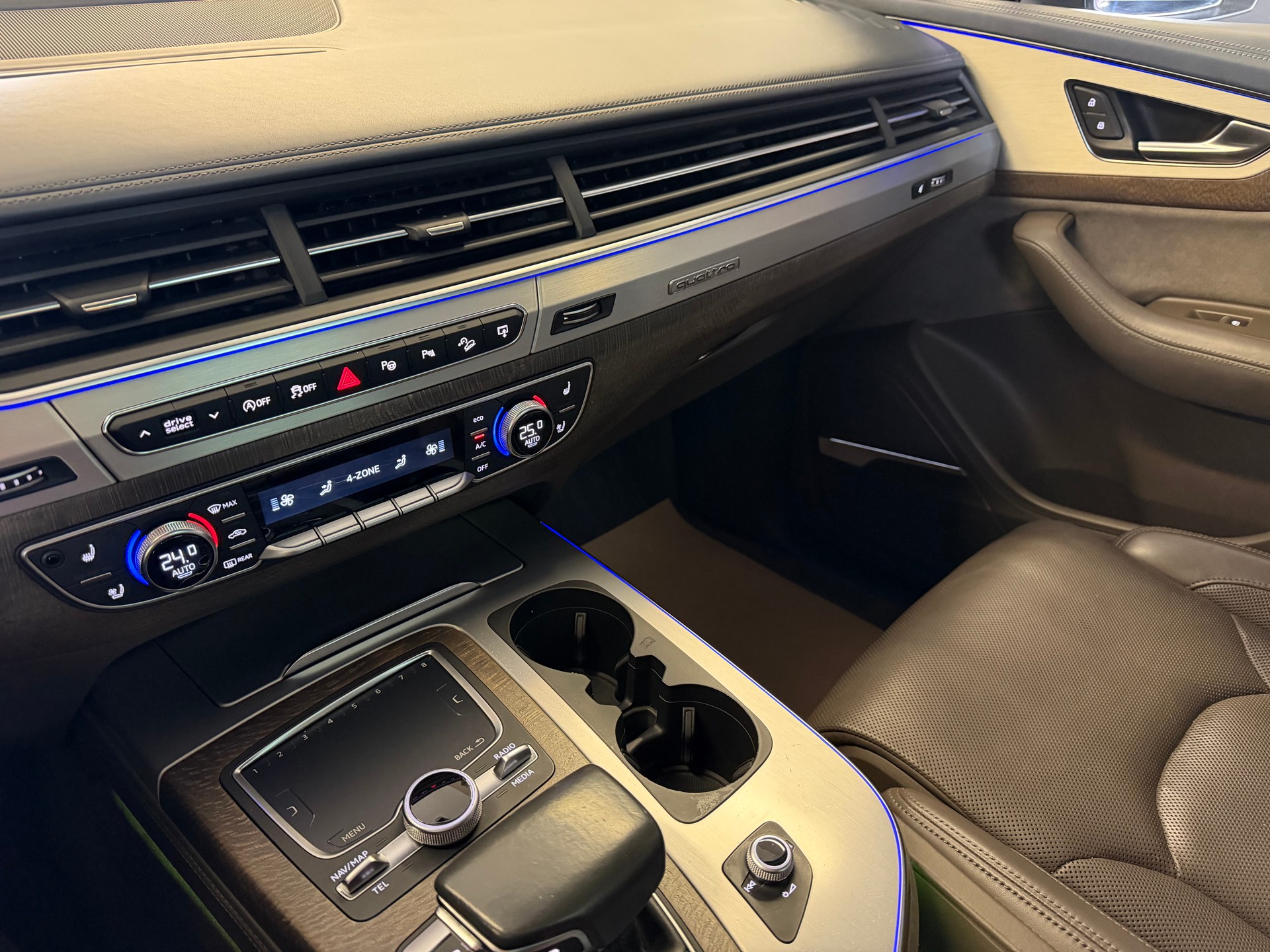 AUDI Q7 3.0 TDI quattro tiptronic S-Line AHK3.5T-image-30