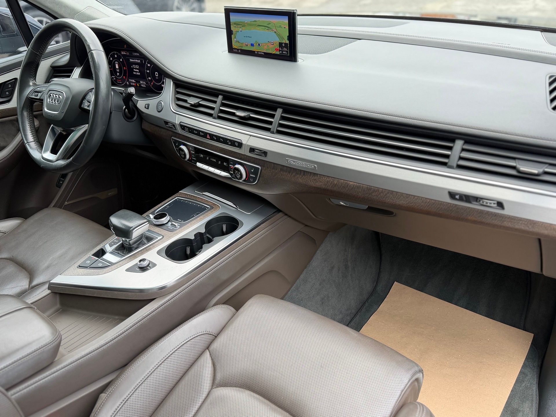 AUDI Q7 3.0 TDI quattro tiptronic S-Line AHK3.5T-image-17