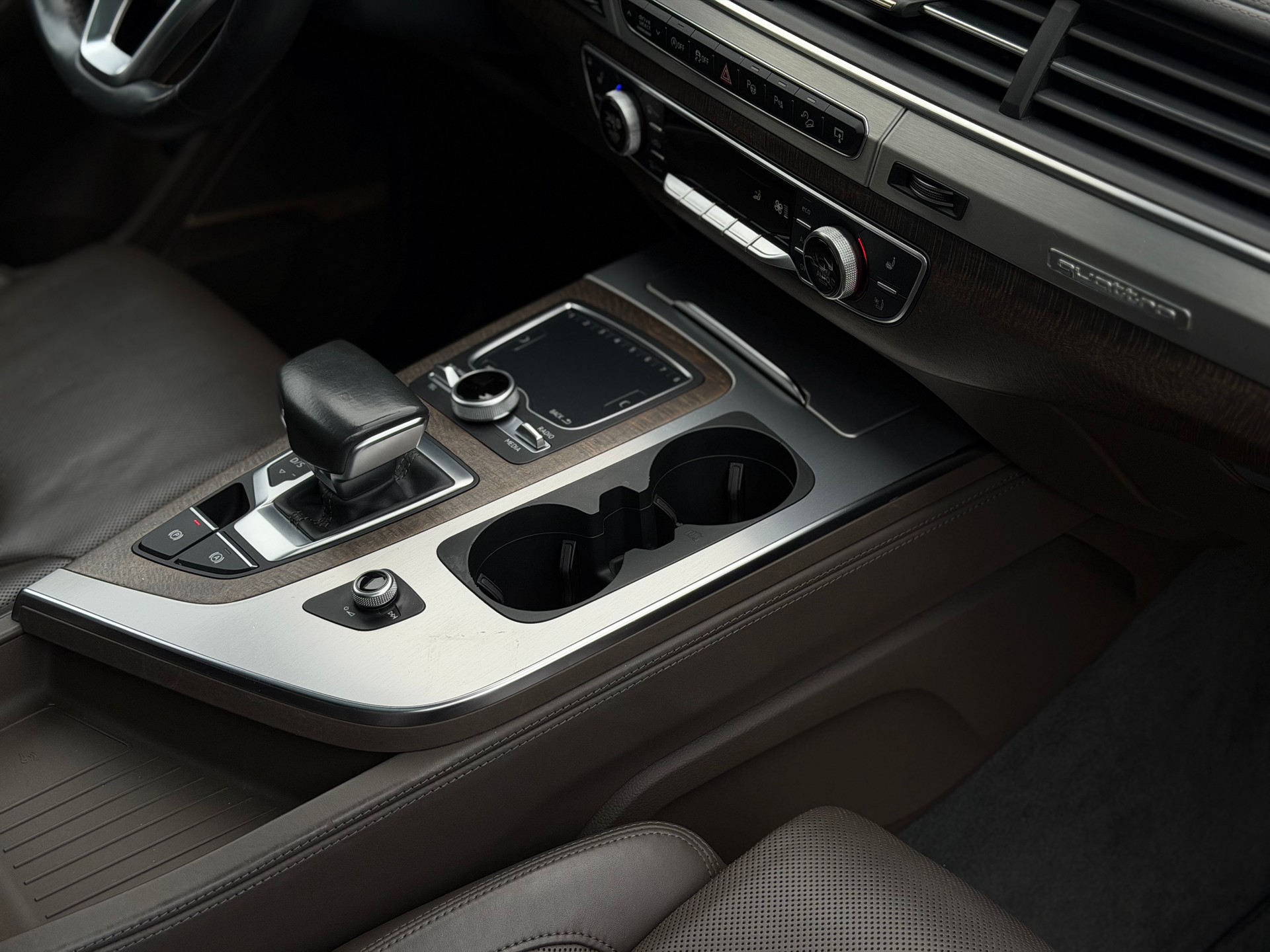 AUDI Q7 3.0 TDI quattro tiptronic S-Line AHK3.5T-image-19
