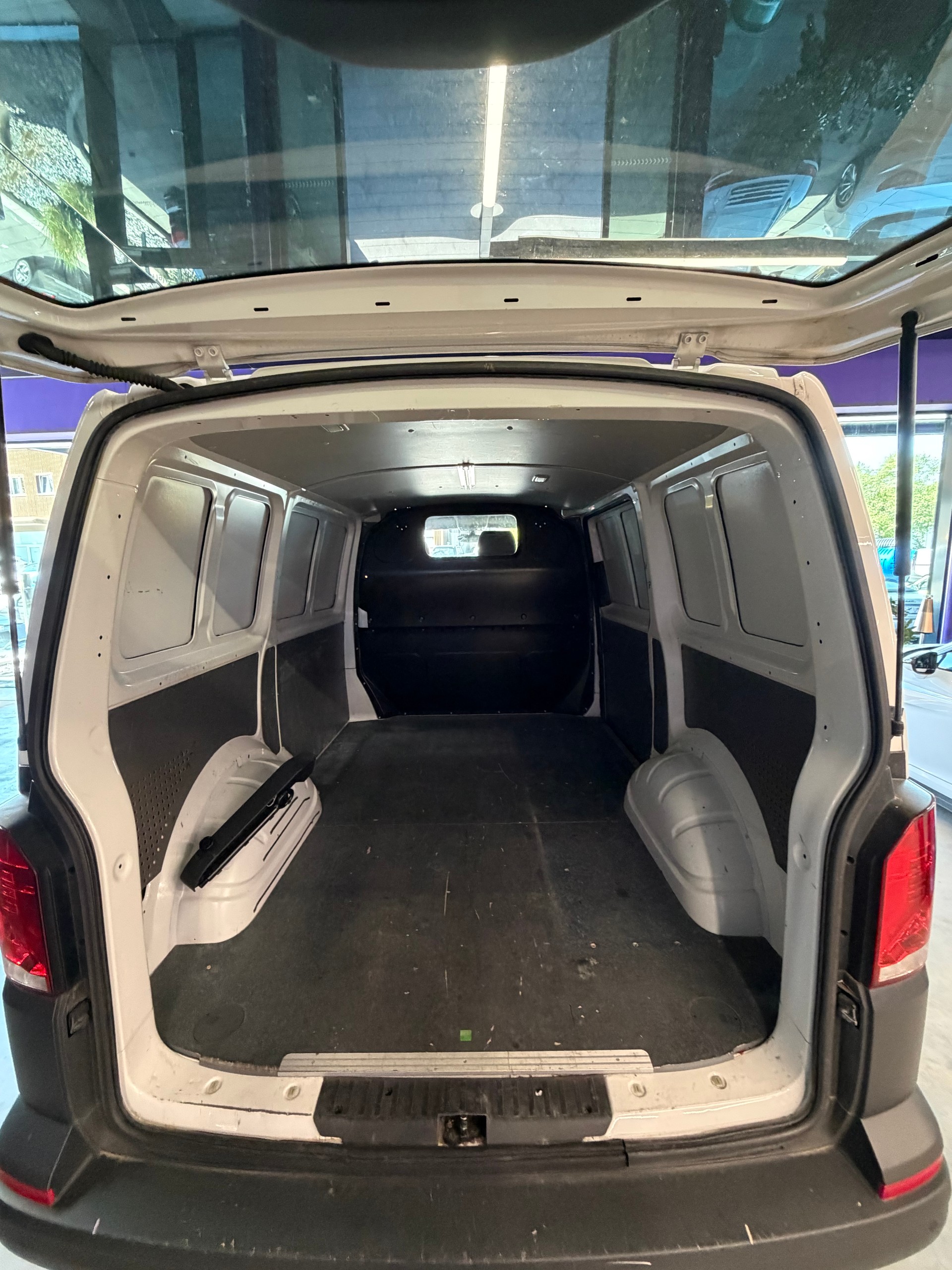 VW T6.1 2.0 TDI-image-11