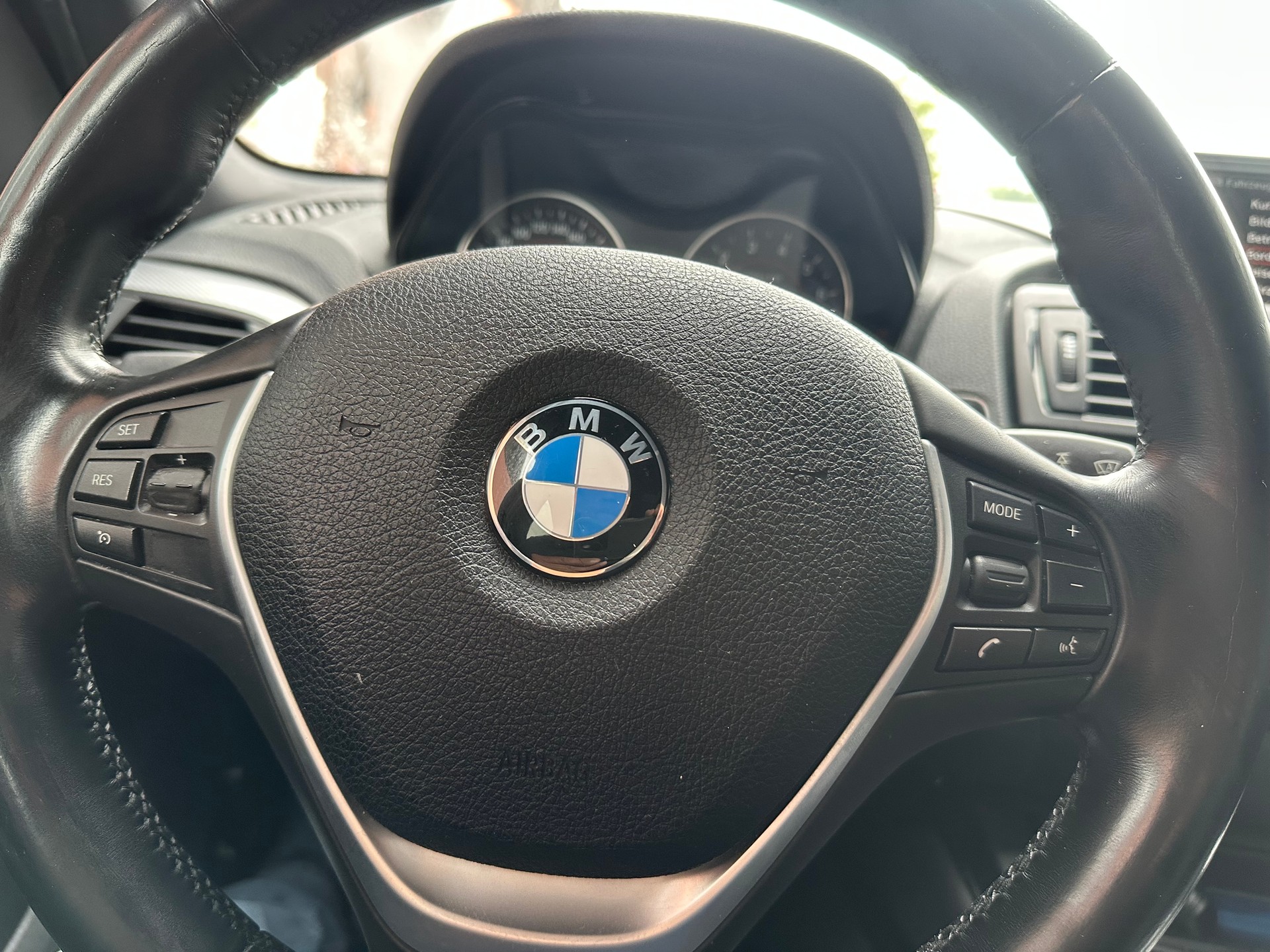 BMW 118i Sport Line Steptronic-image-8