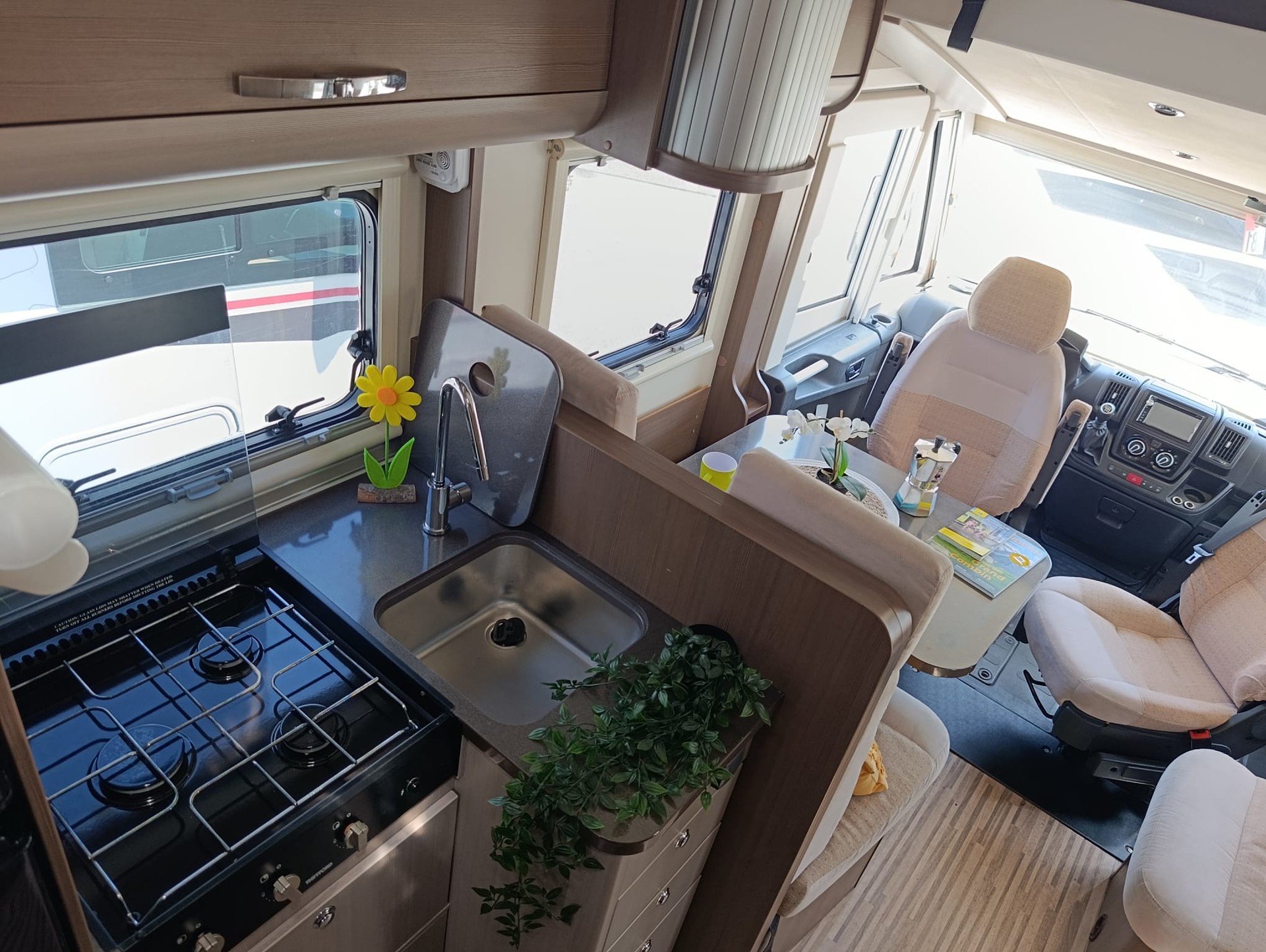 ADRIA Sonic I 600SL ***Die Königsklasse“ im Kompaktformat***Multimedia * Rückfahrkamera *TV Bildschirm * Fahrerhausverdunklung*-showroom-element-1