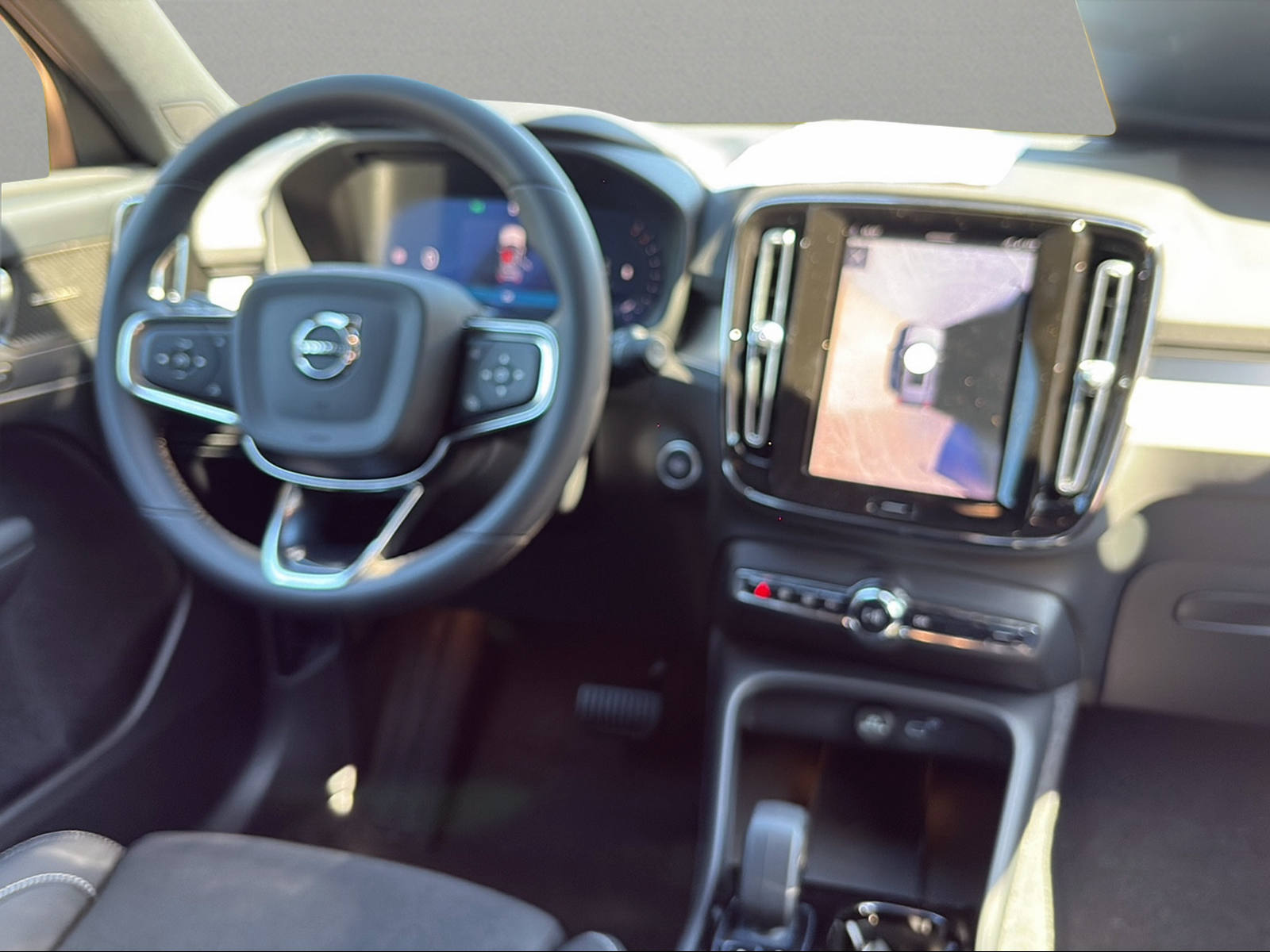 VOLVO XC40 B3 Benzin Mild Hybrid Plus Dark DCT-image-12