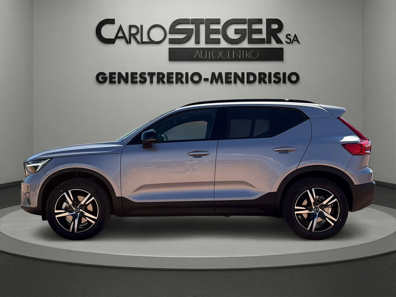 VOLVO XC40 B3 Benzin Mild Hybrid Plus Dark DCT-showroom-element-3