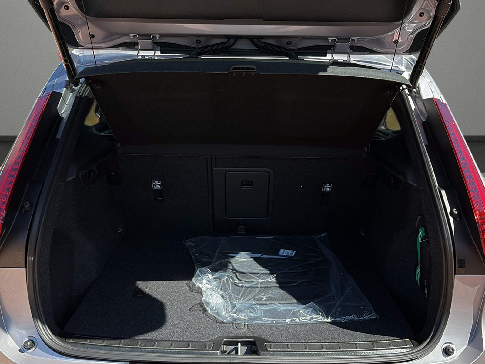 VOLVO XC40 B3 Benzin Mild Hybrid Plus Dark DCT-image-9