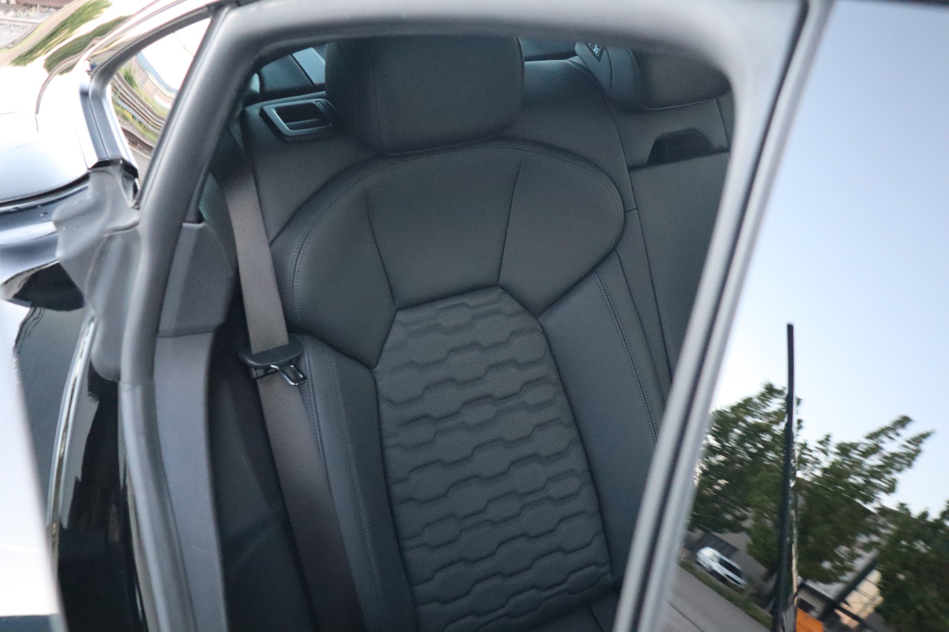 AUDI e-tron GT quattro-image-11