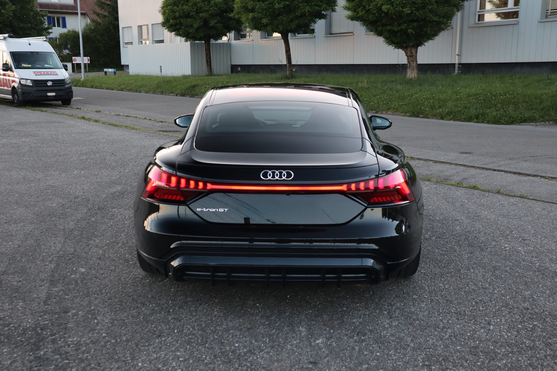 AUDI e-tron GT quattro-image-4