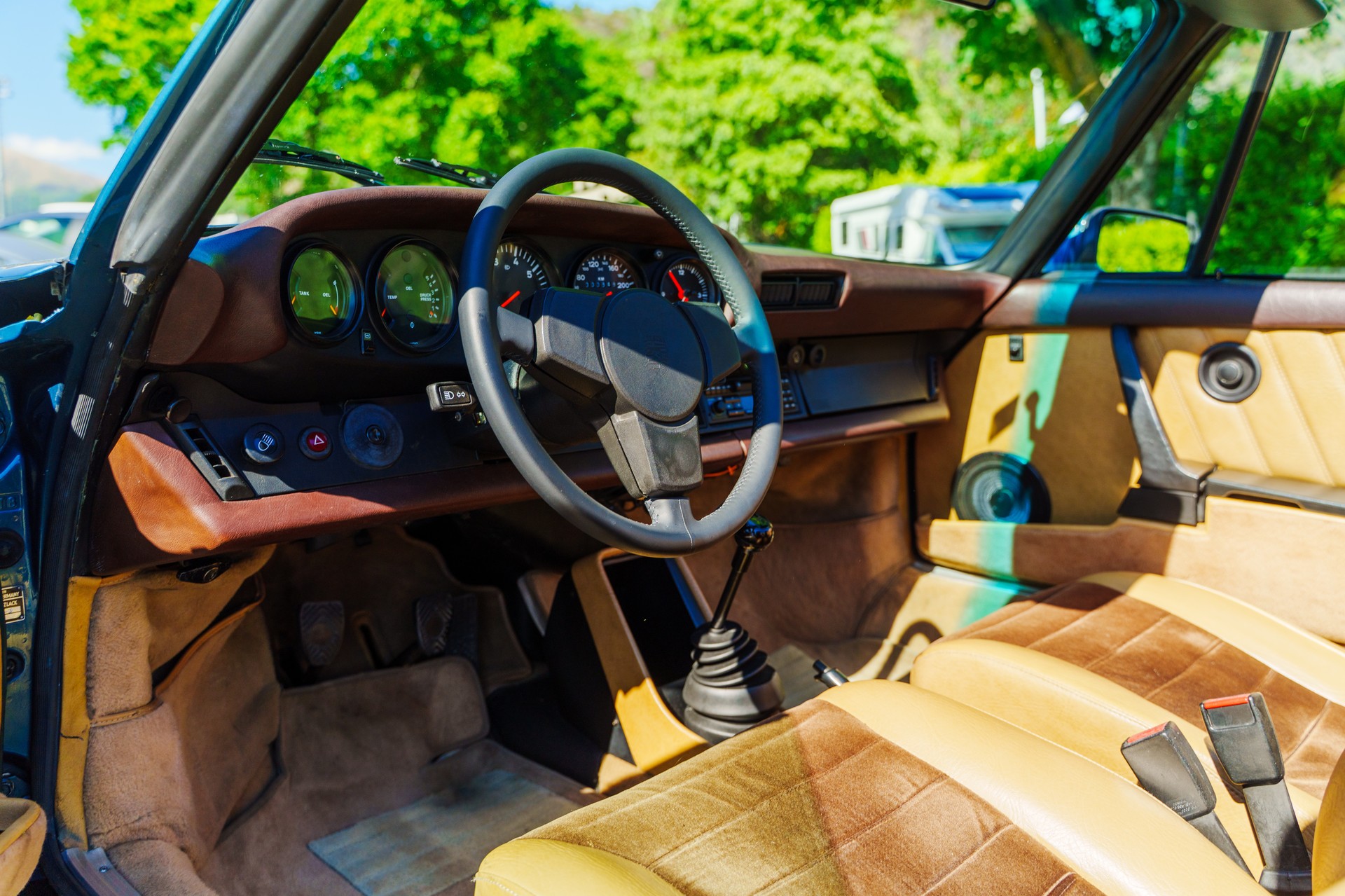 PORSCHE 911 SC Targa-image-10