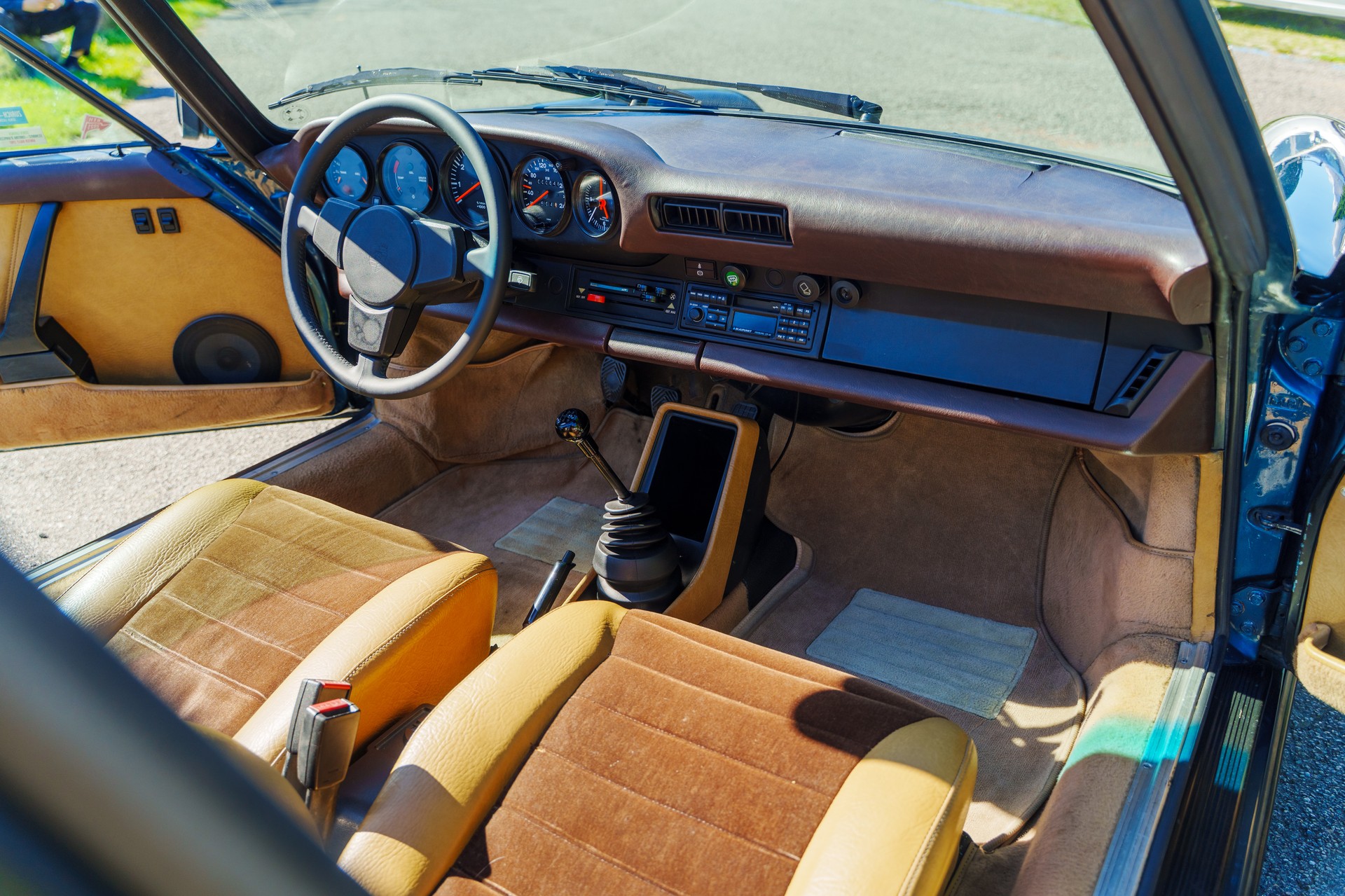 PORSCHE 911 SC Targa-image-11