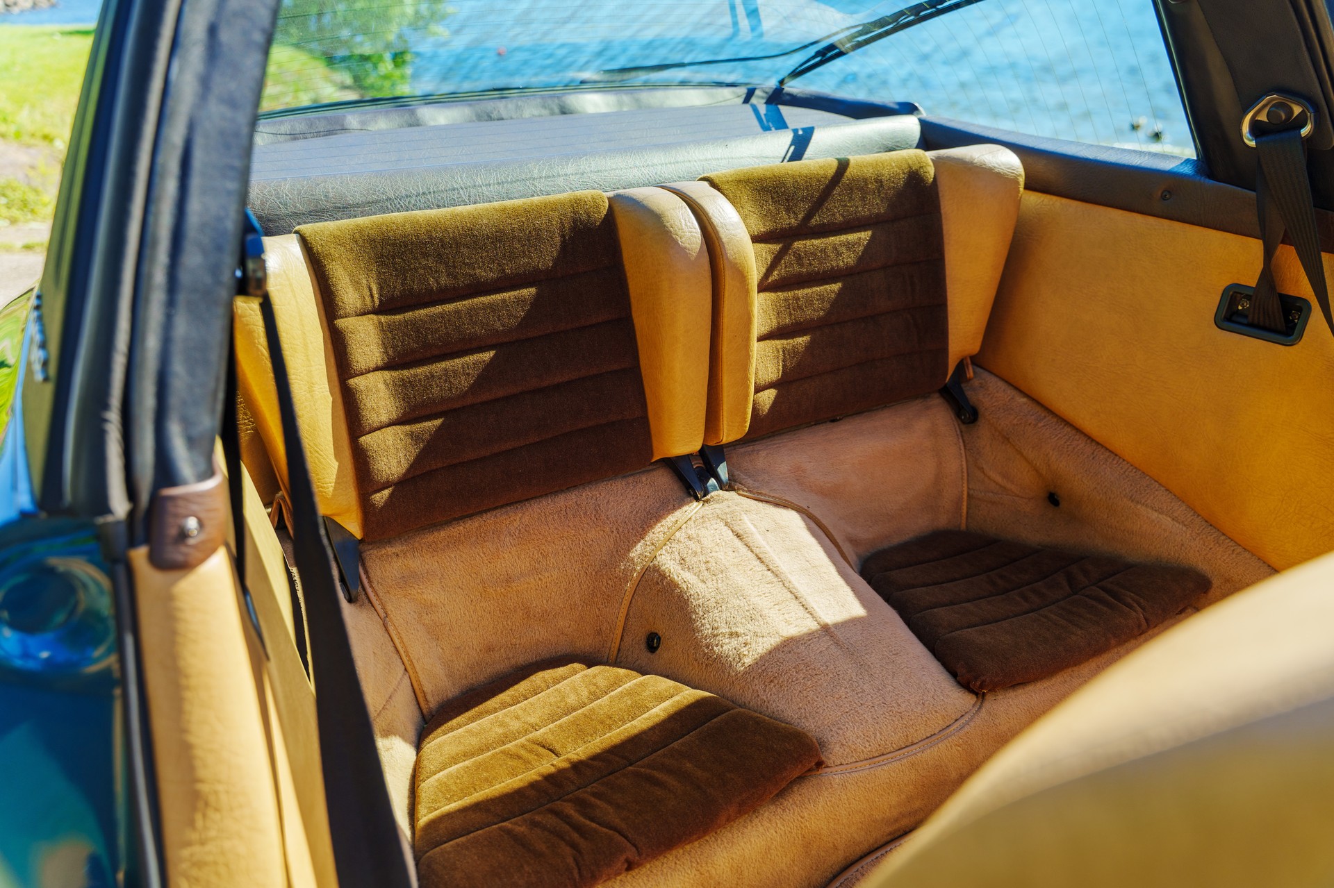 PORSCHE 911 SC Targa-image-12