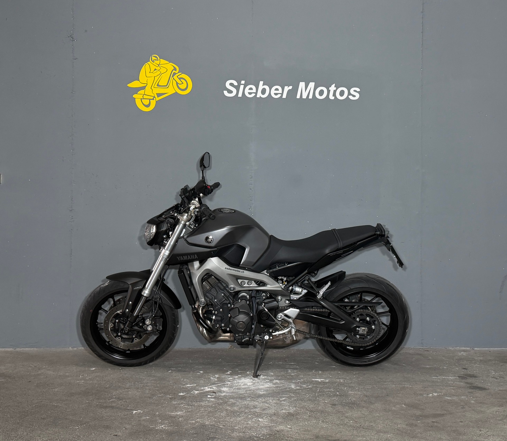 YAMAHA MT-09 ABS-showroom-element-2